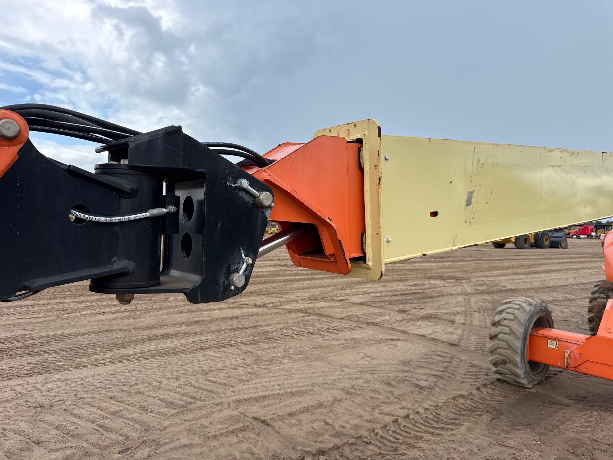 2018 JLG M600JP