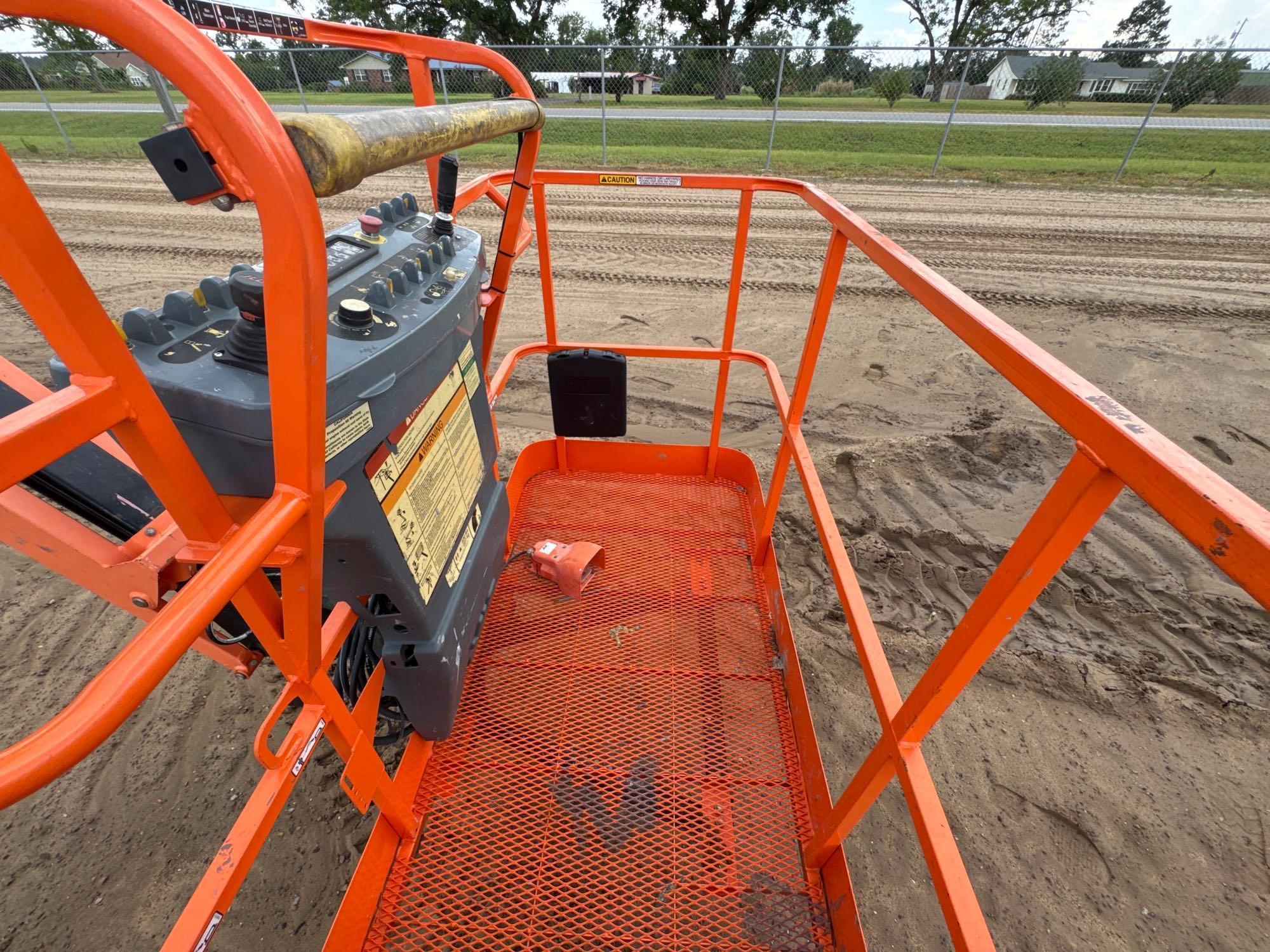2018 JLG M600JP