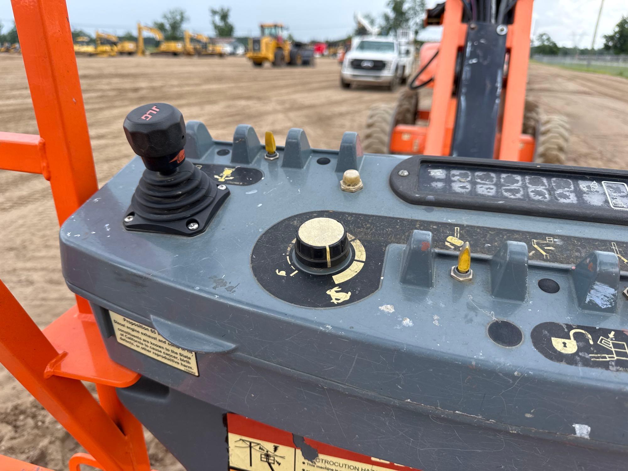 2018 JLG M600JP