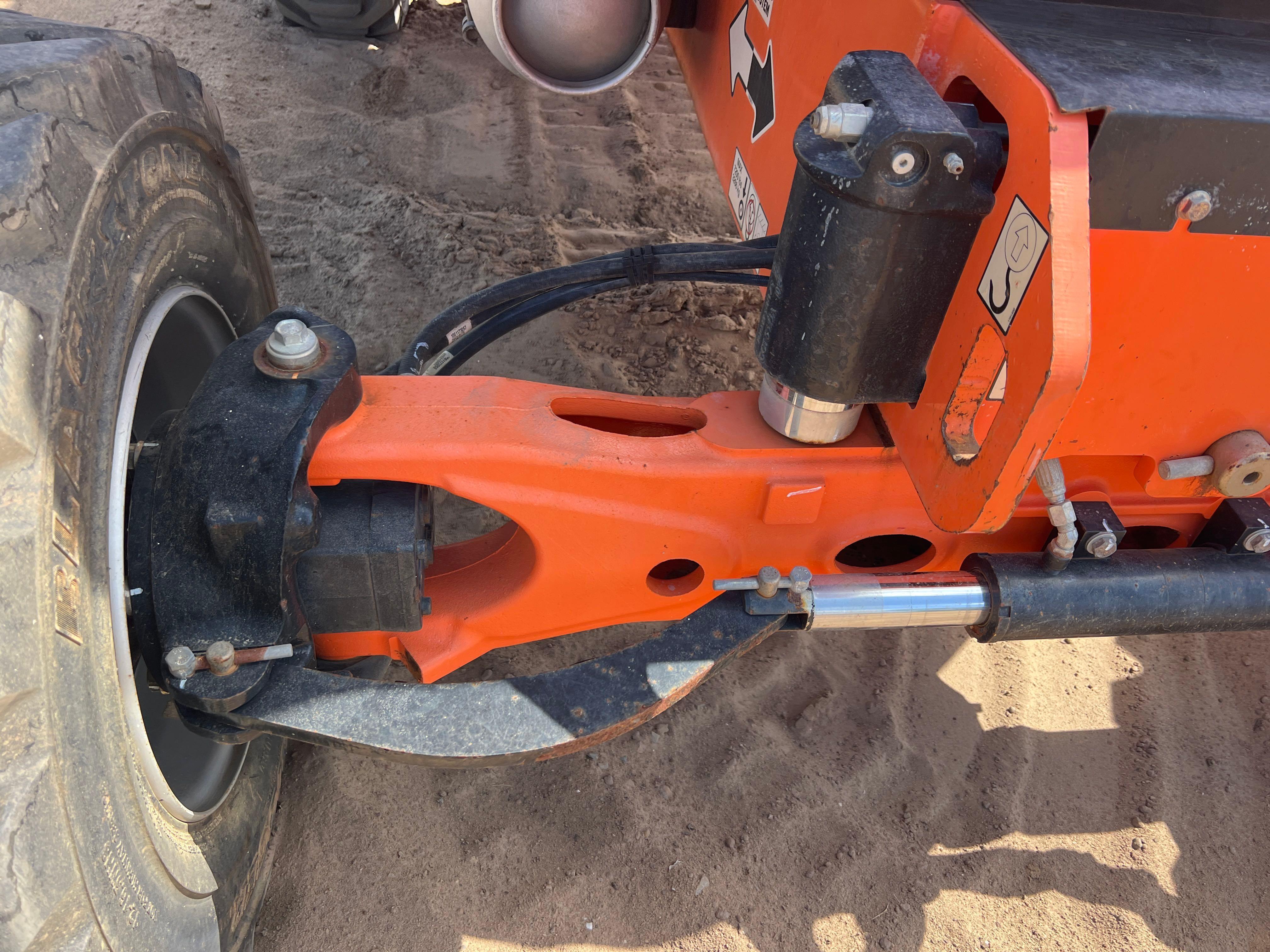2017 JLG 450AJ