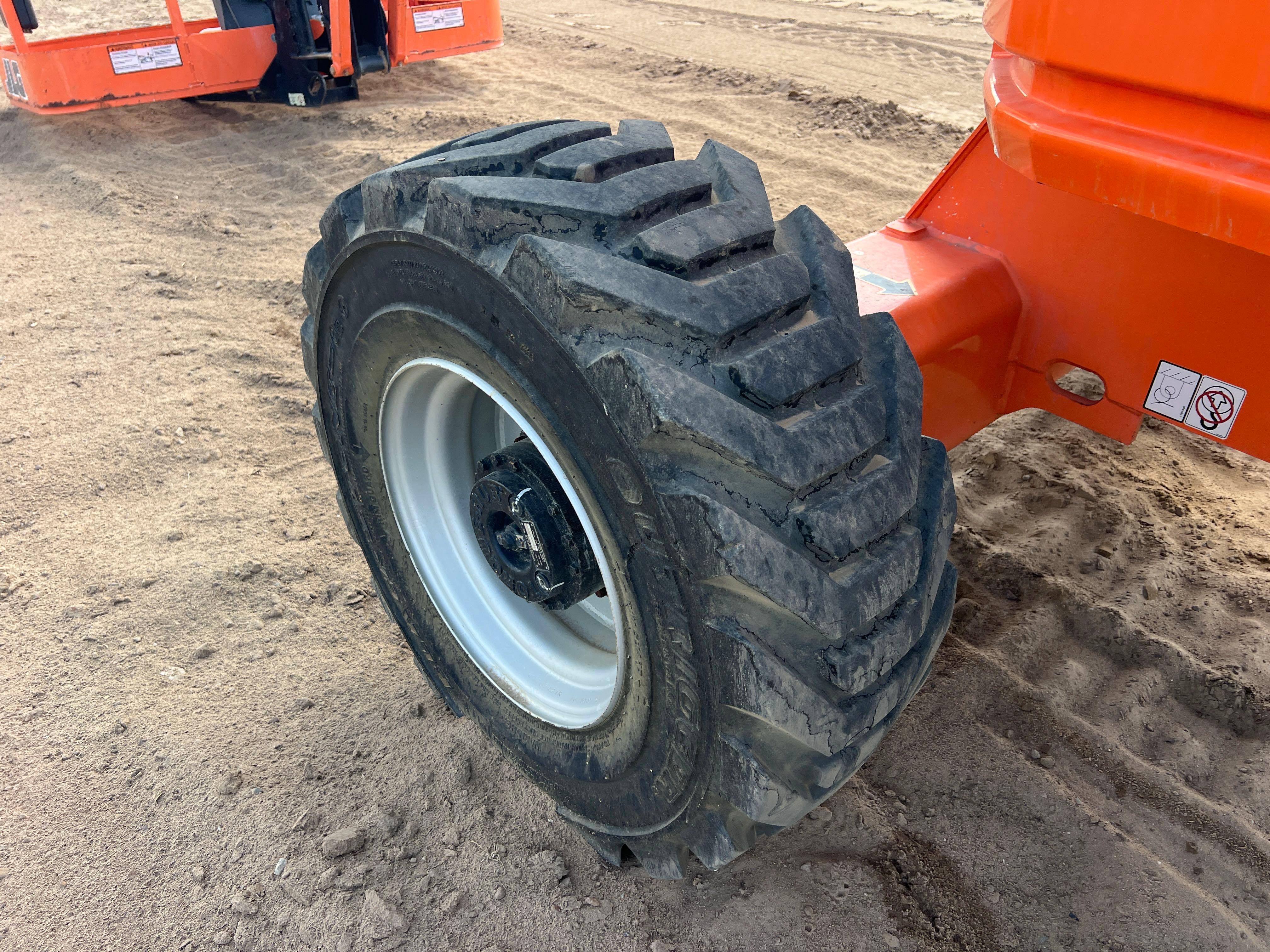 2017 JLG 450AJ