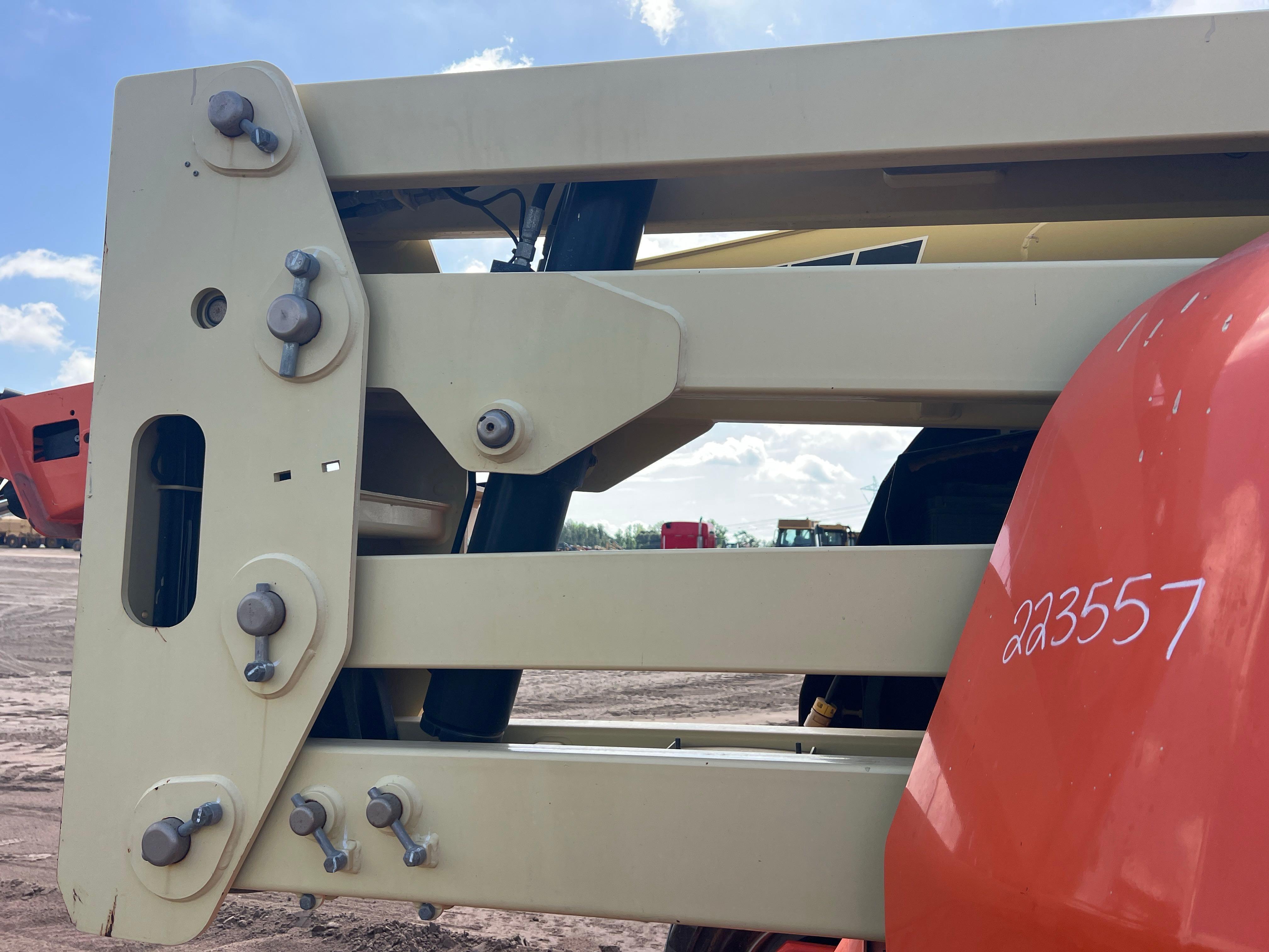 2017 JLG 450AJ
