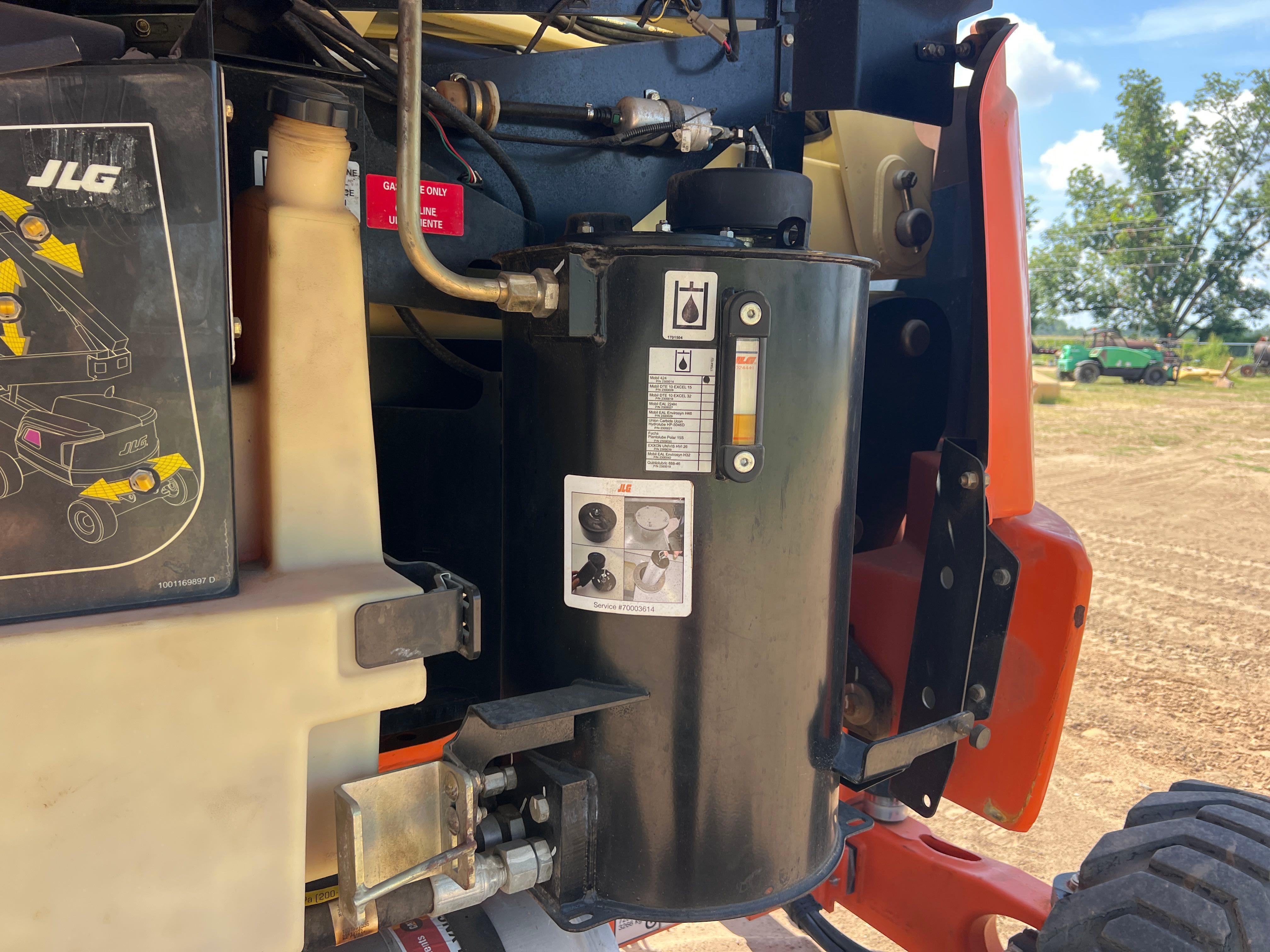 2017 JLG 450AJ