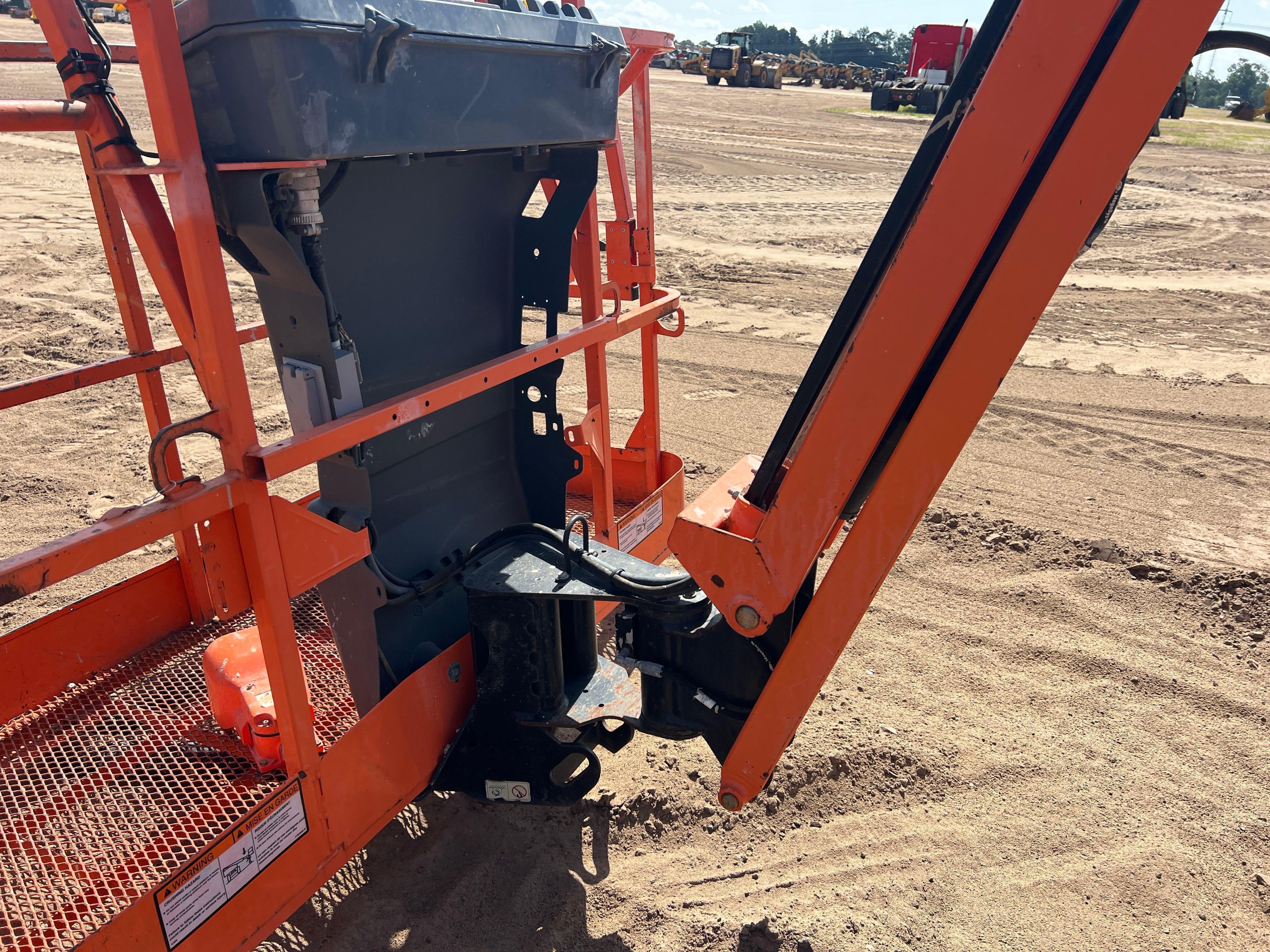 2017 JLG 450AJ