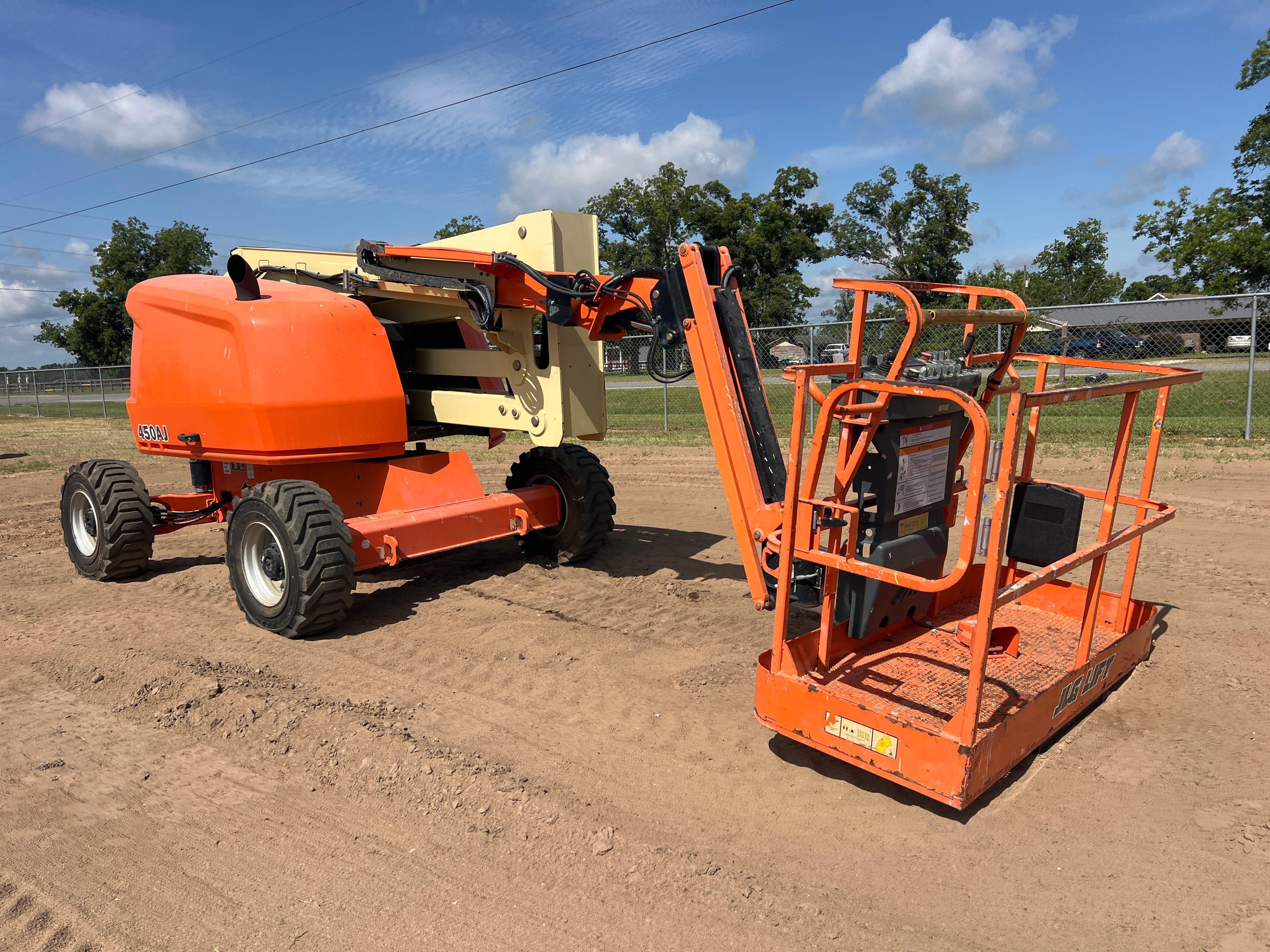 2017 JLG 450AJ