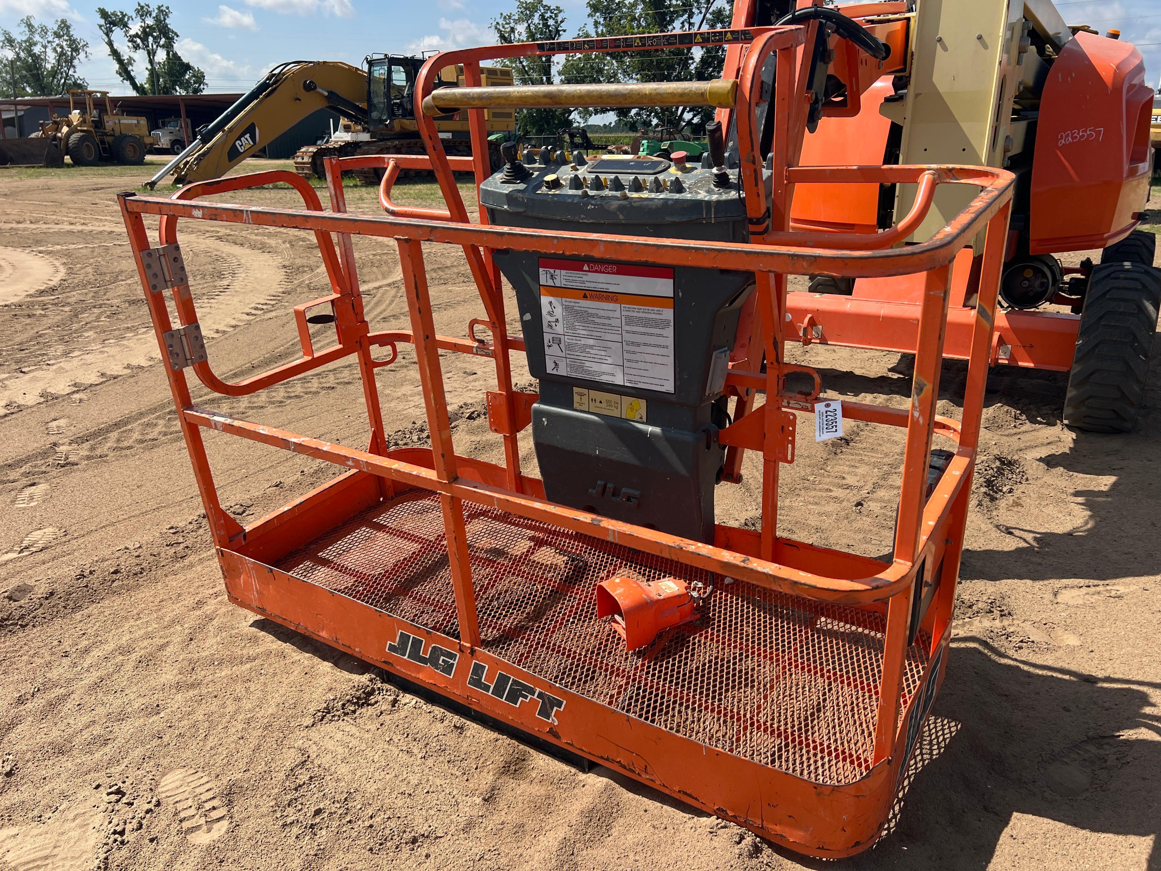 2017 JLG 450AJ