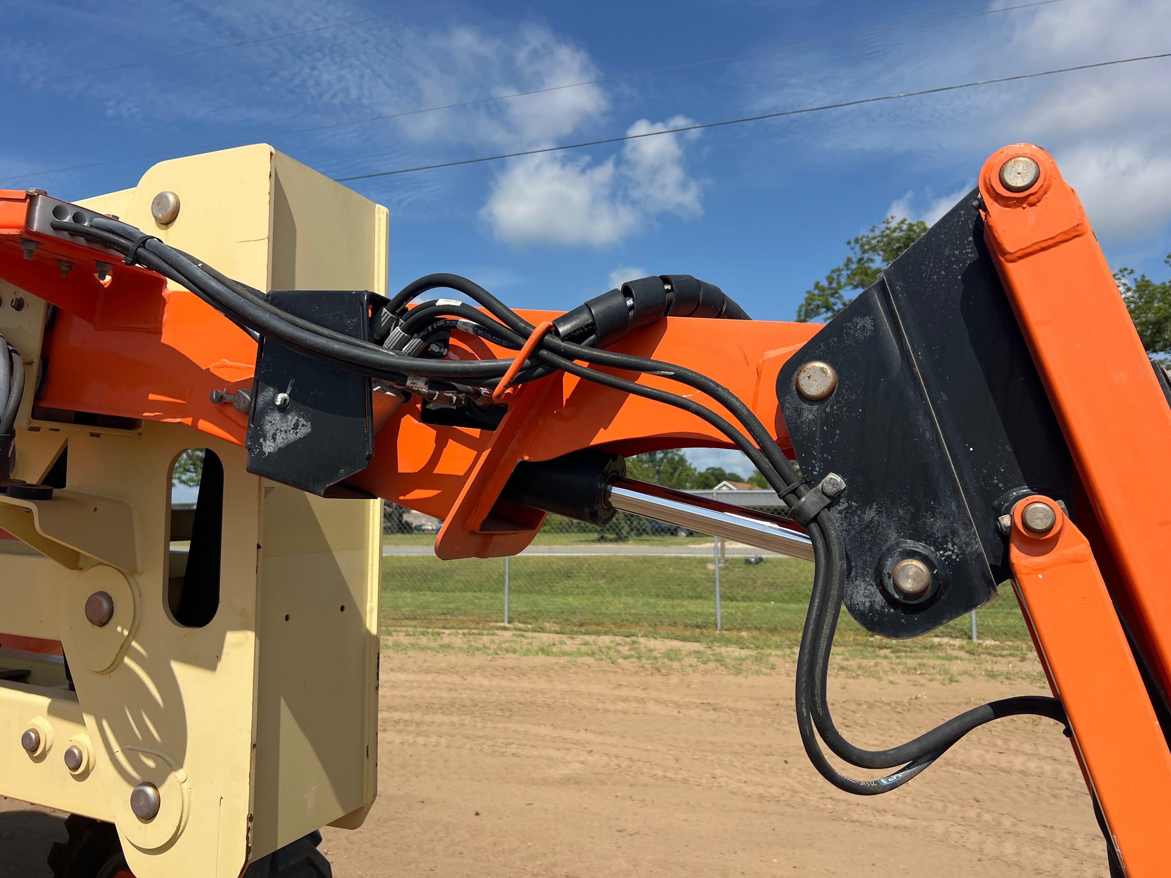 2017 JLG 450AJ