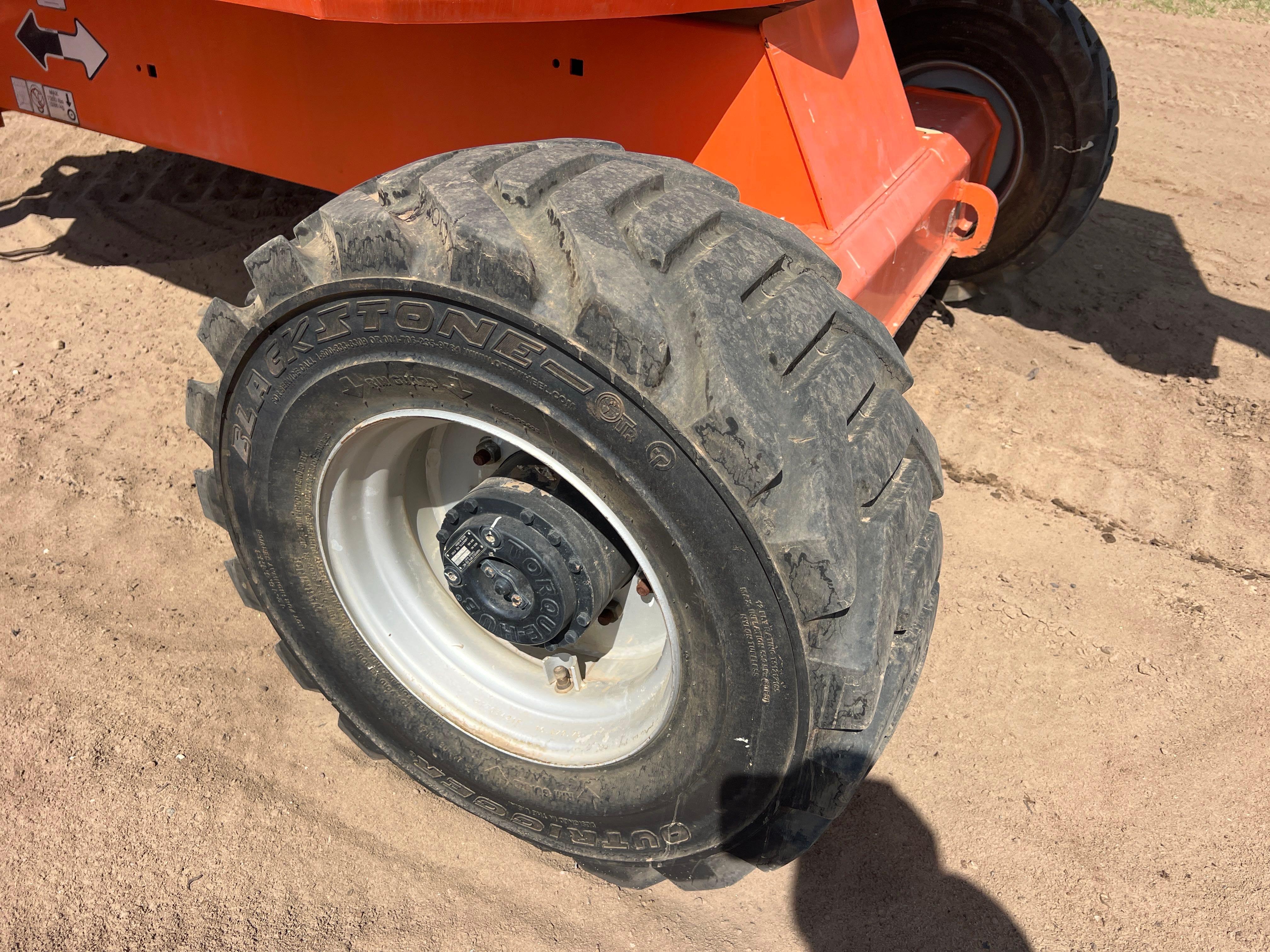 2017 JLG 450AJ