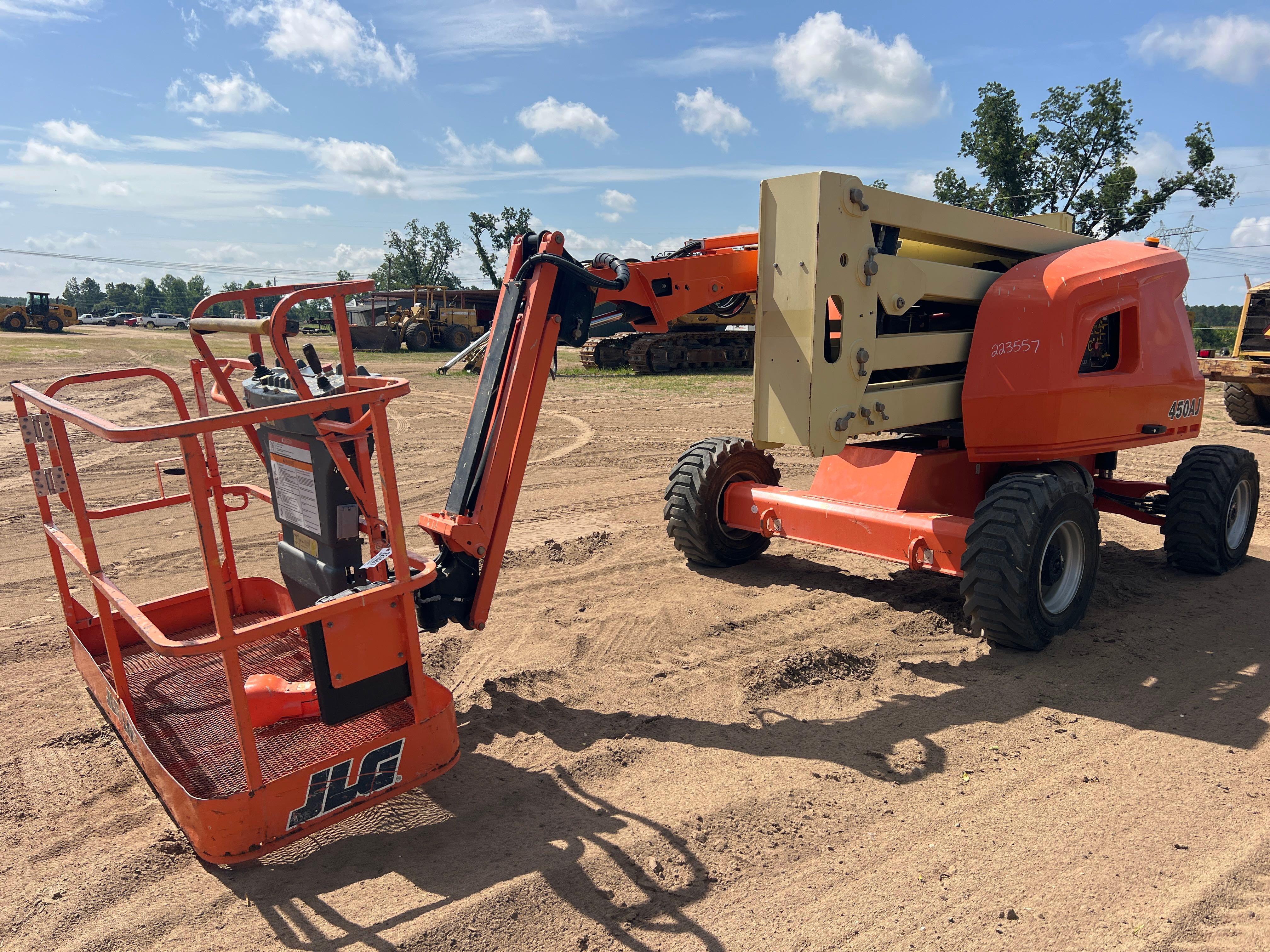 2017 JLG 450AJ