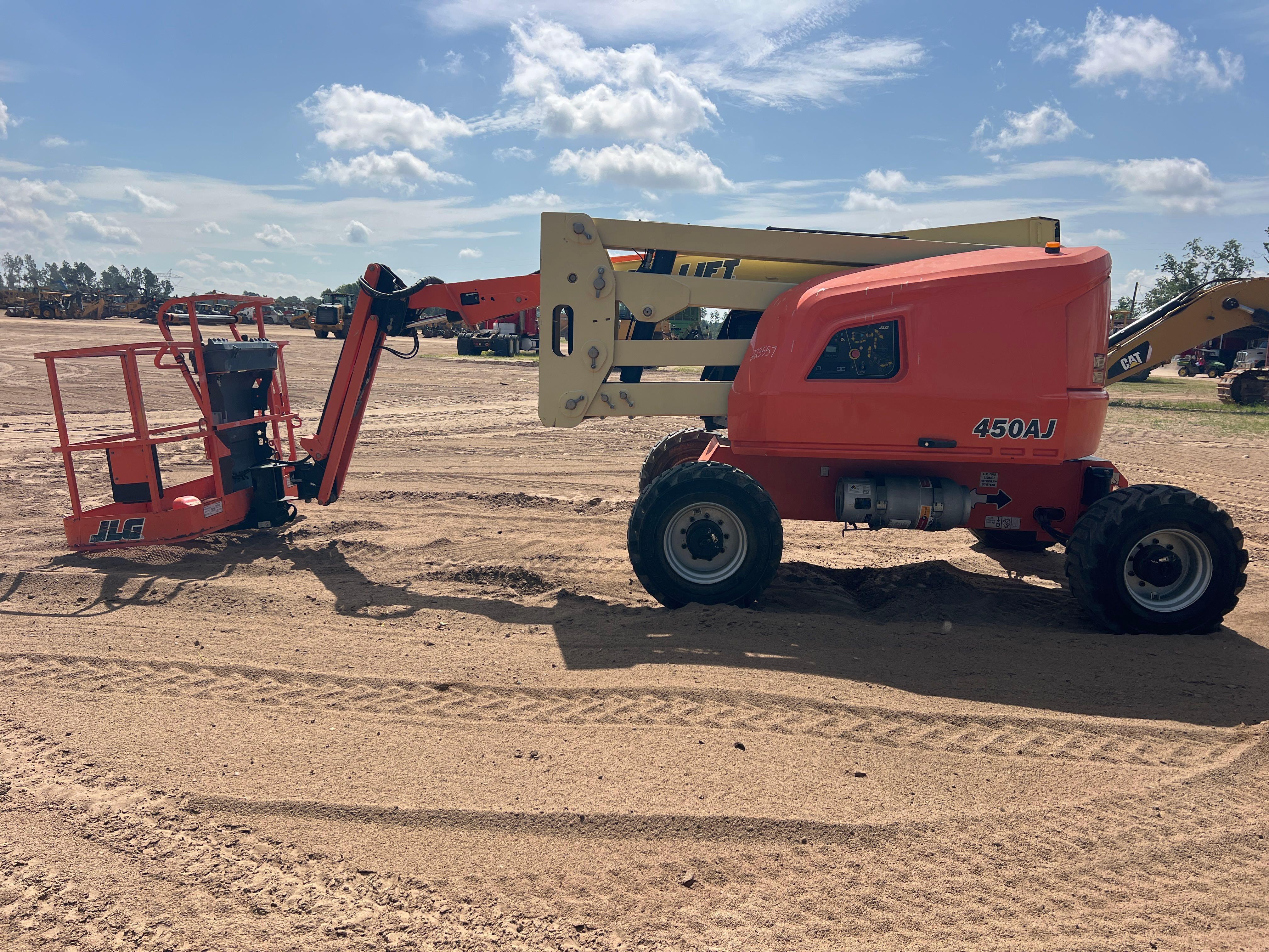 2017 JLG 450AJ