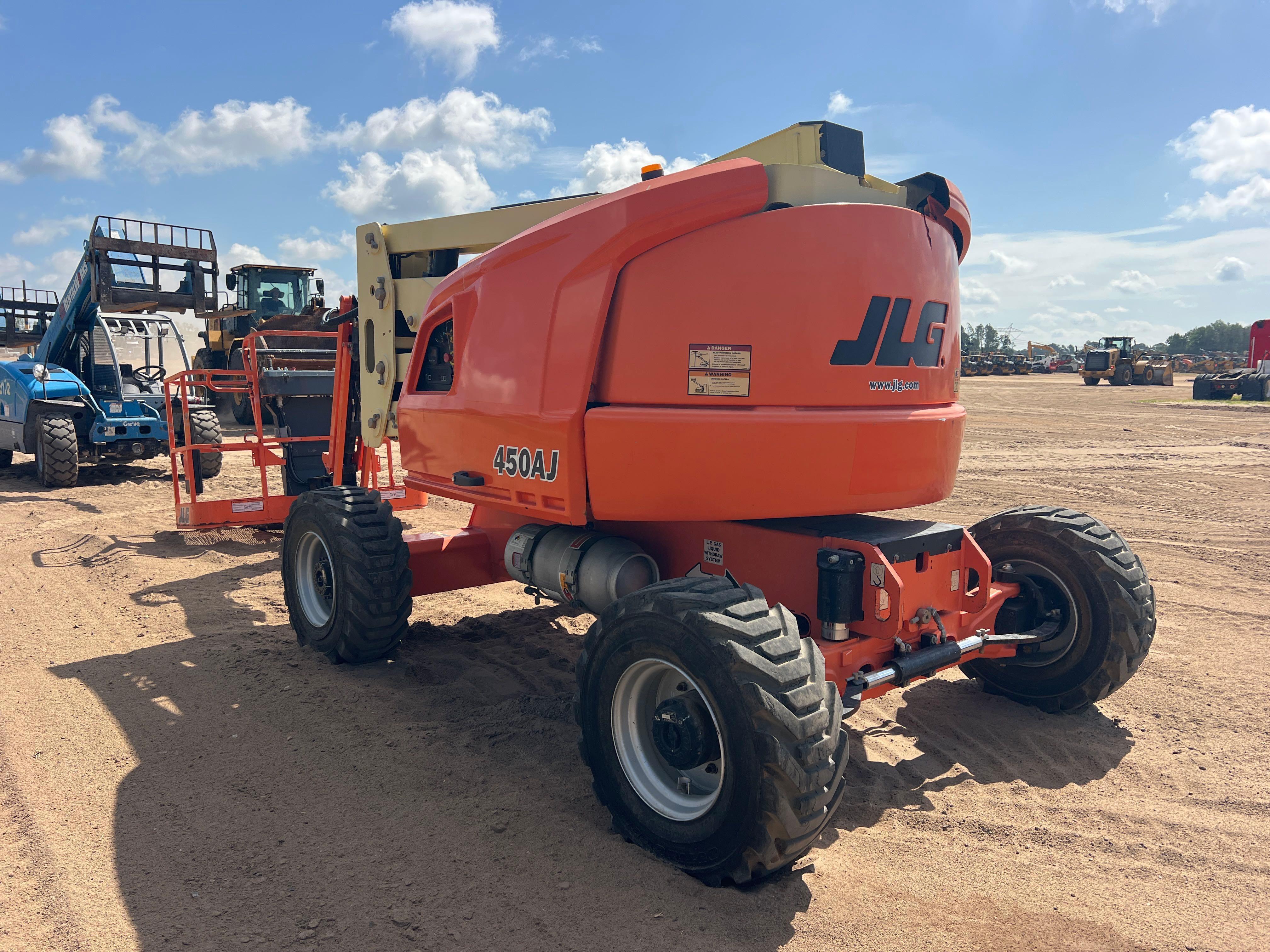 2017 JLG 450AJ