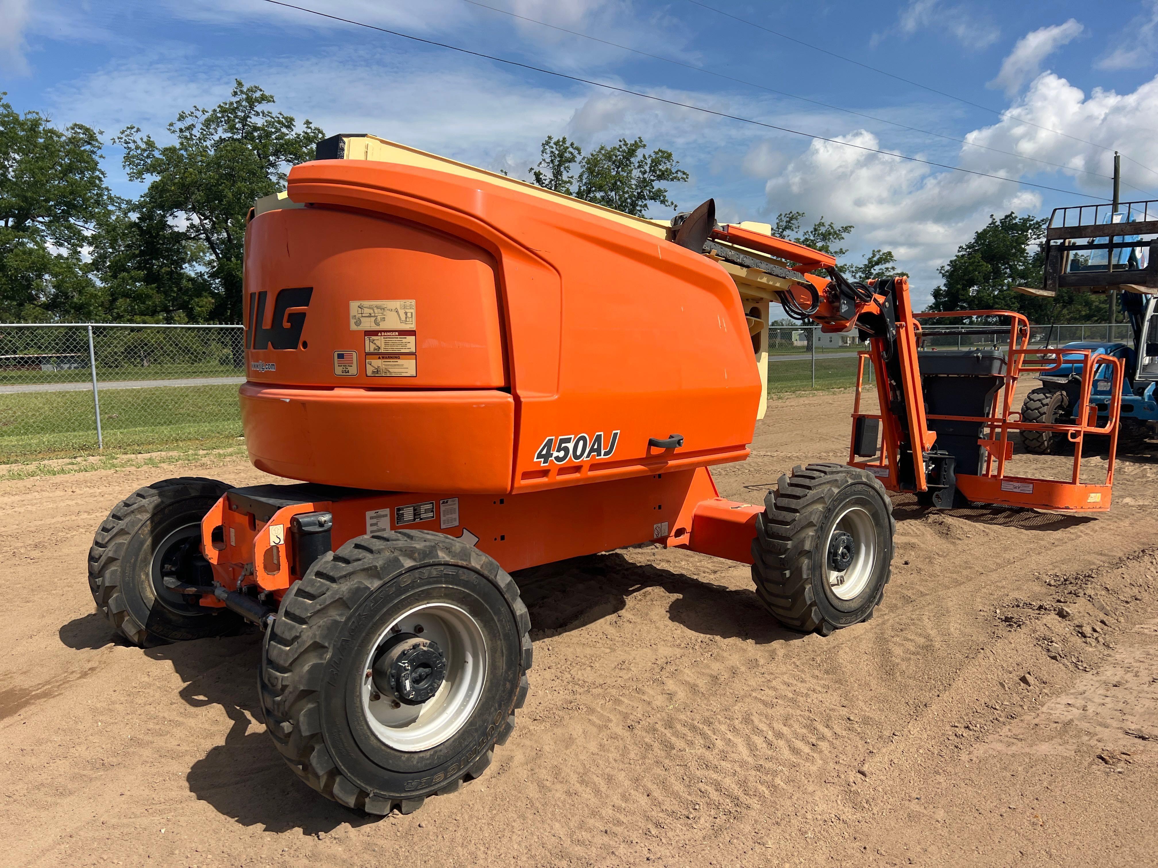 2017 JLG 450AJ