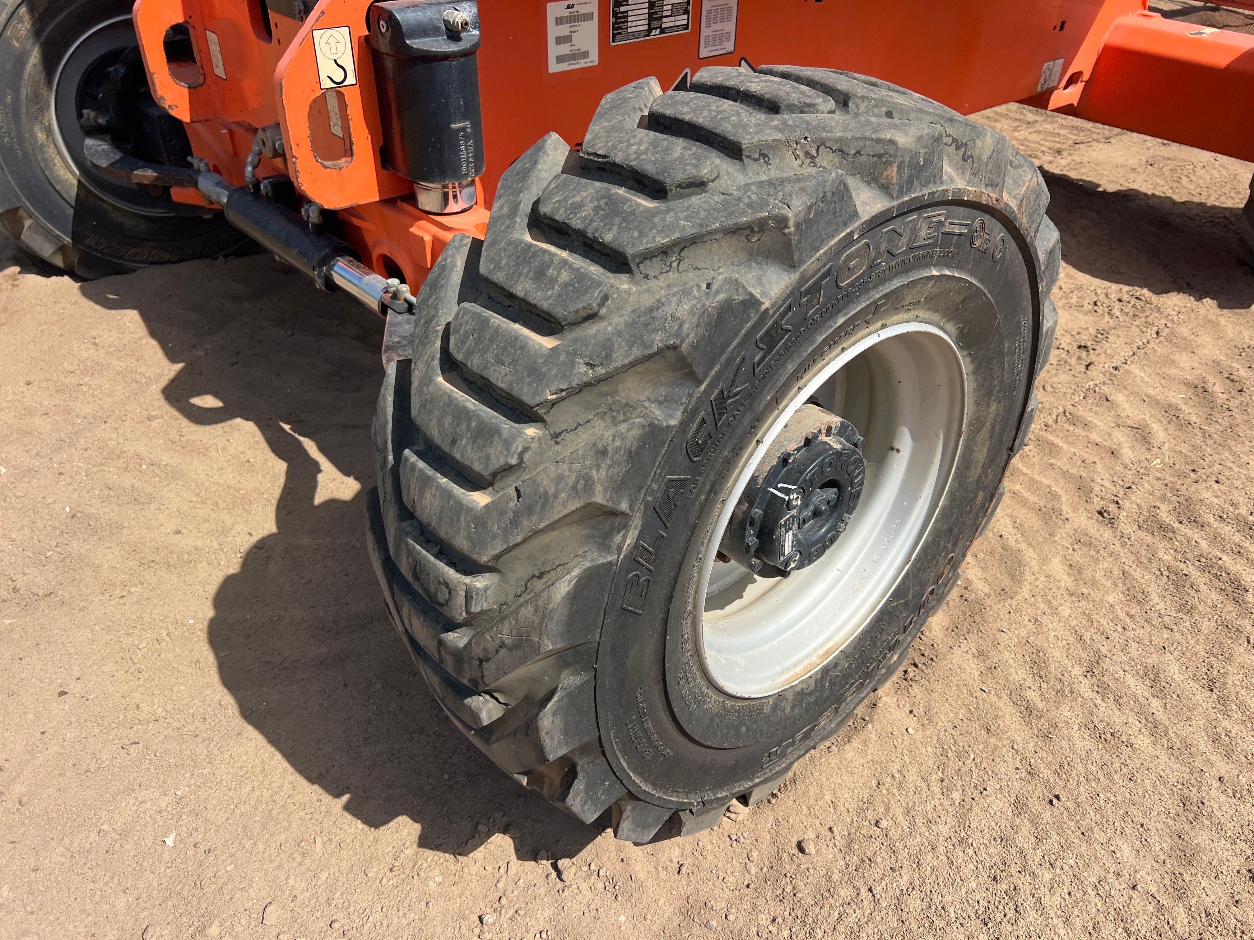 2017 JLG 450AJ