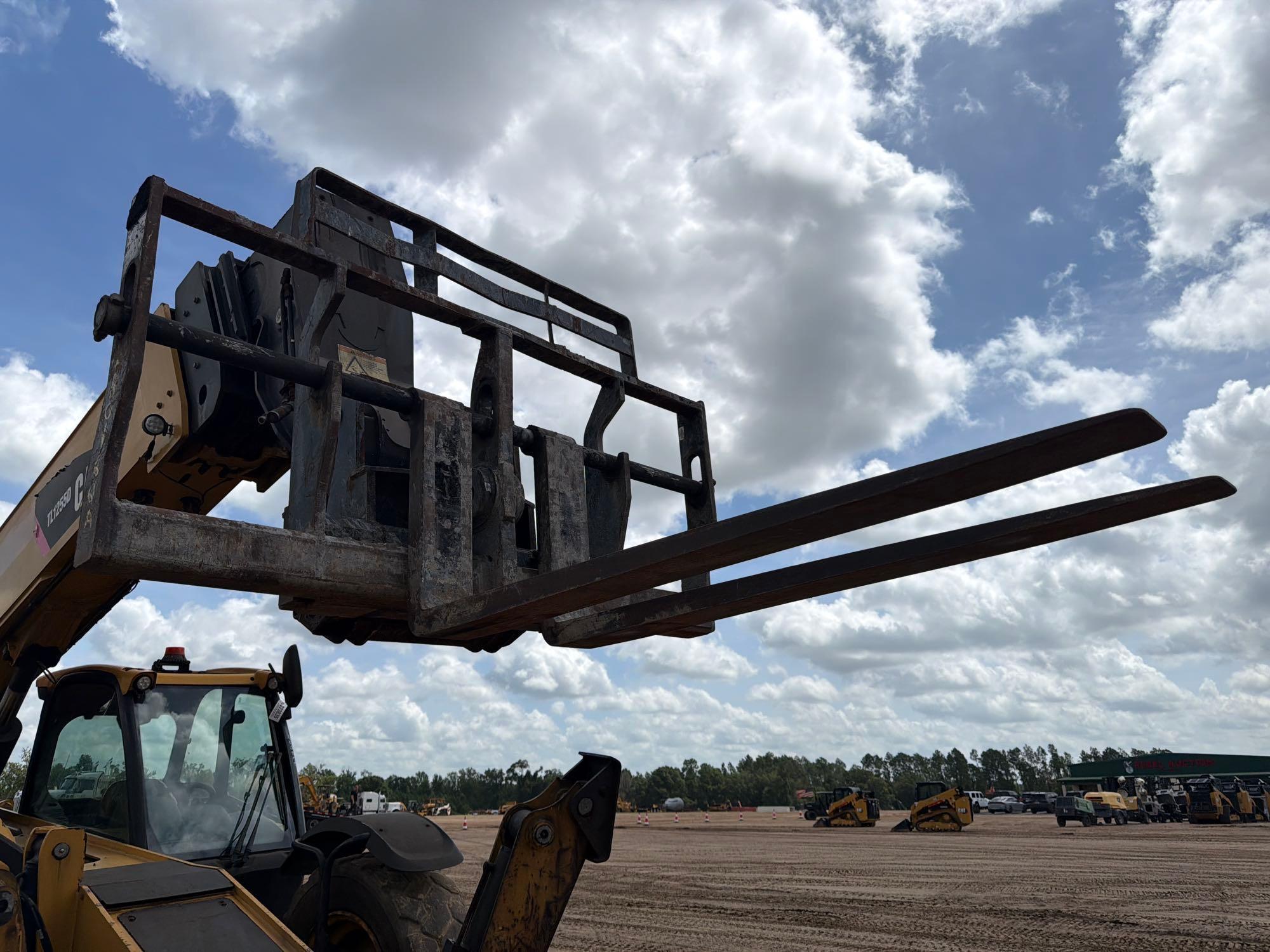 2019 Caterpillar TL1255