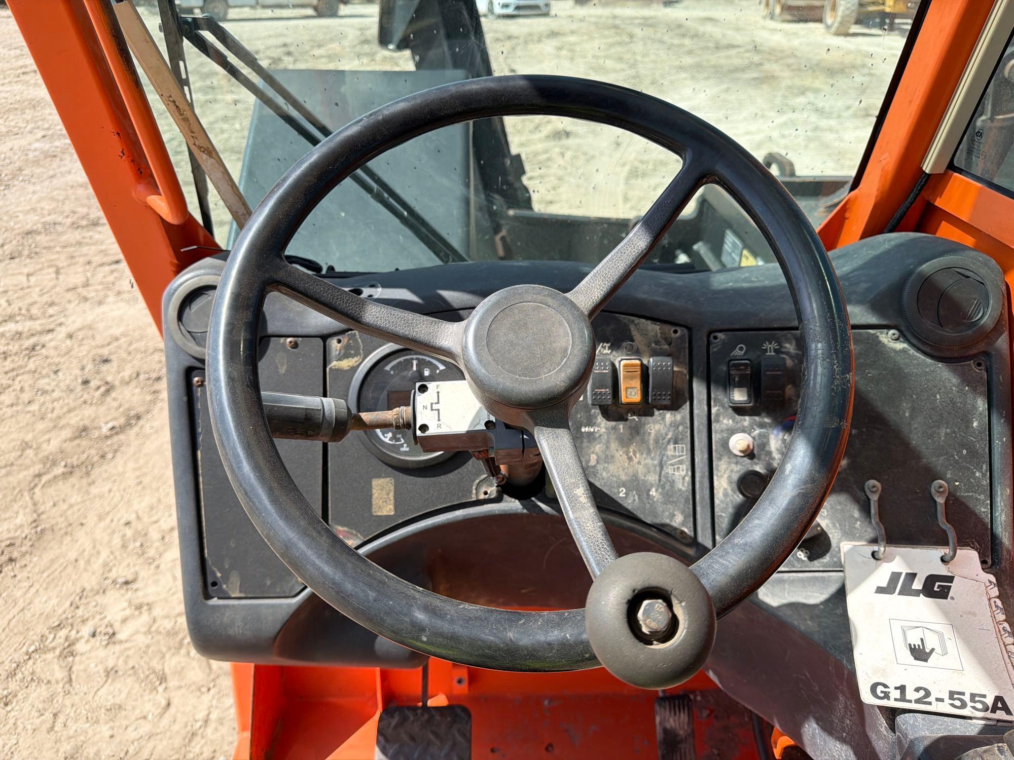 2014 JLG G12-55A