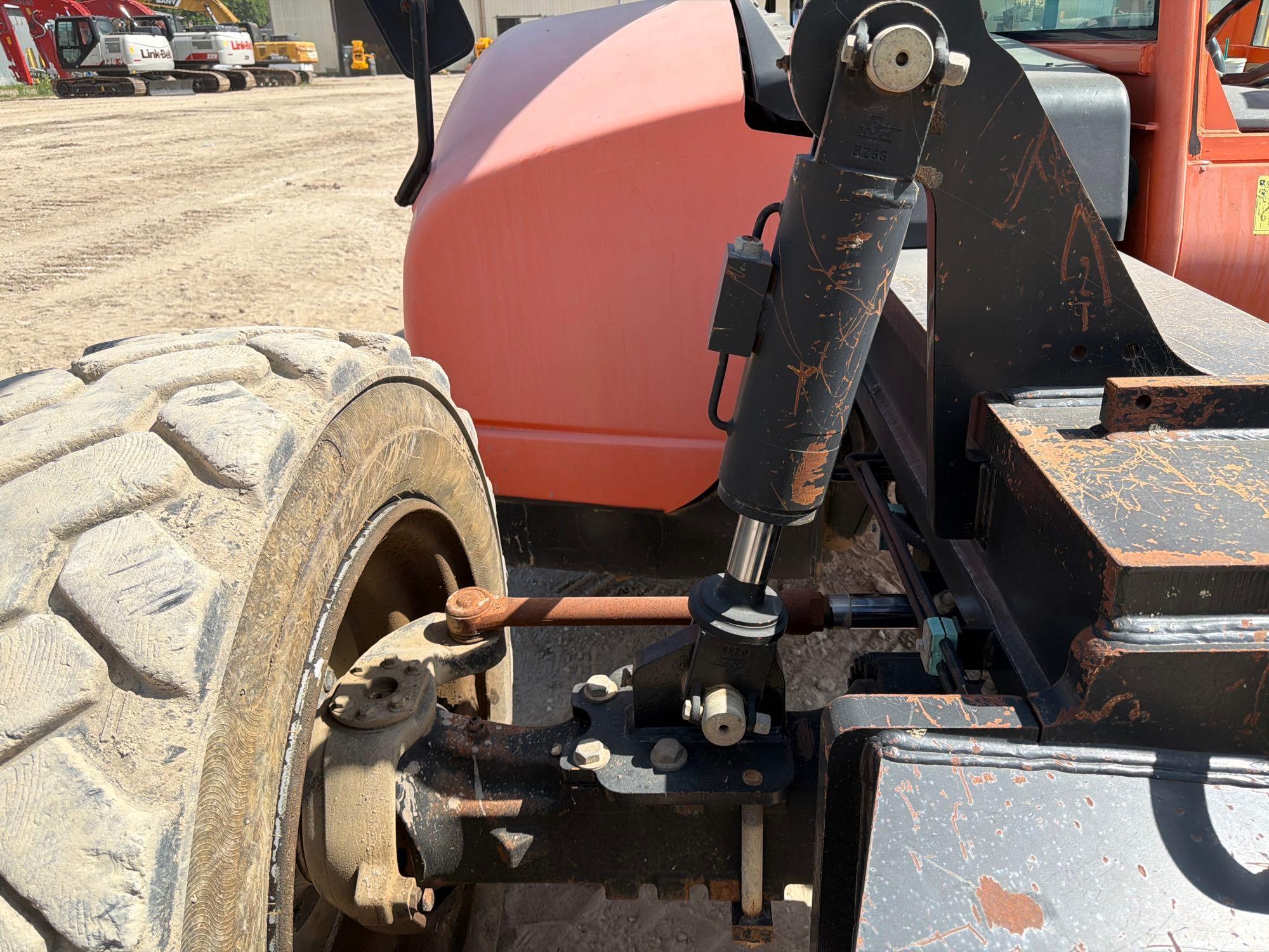 2013 JLG G12-55A