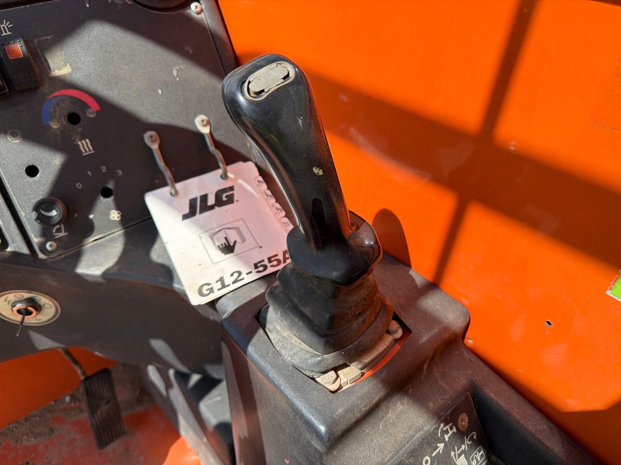 2013 JLG G12-55A
