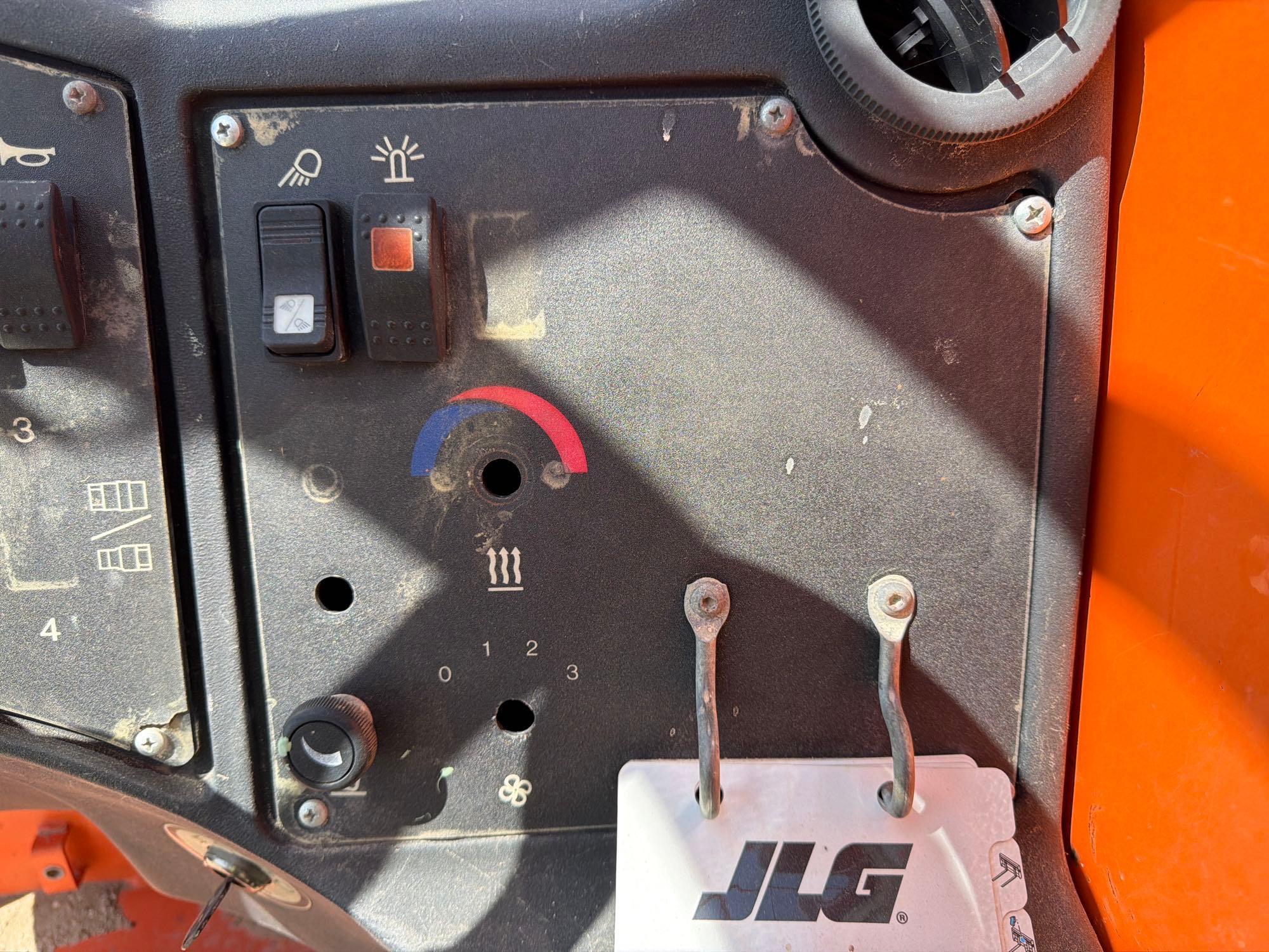 2013 JLG G12-55A