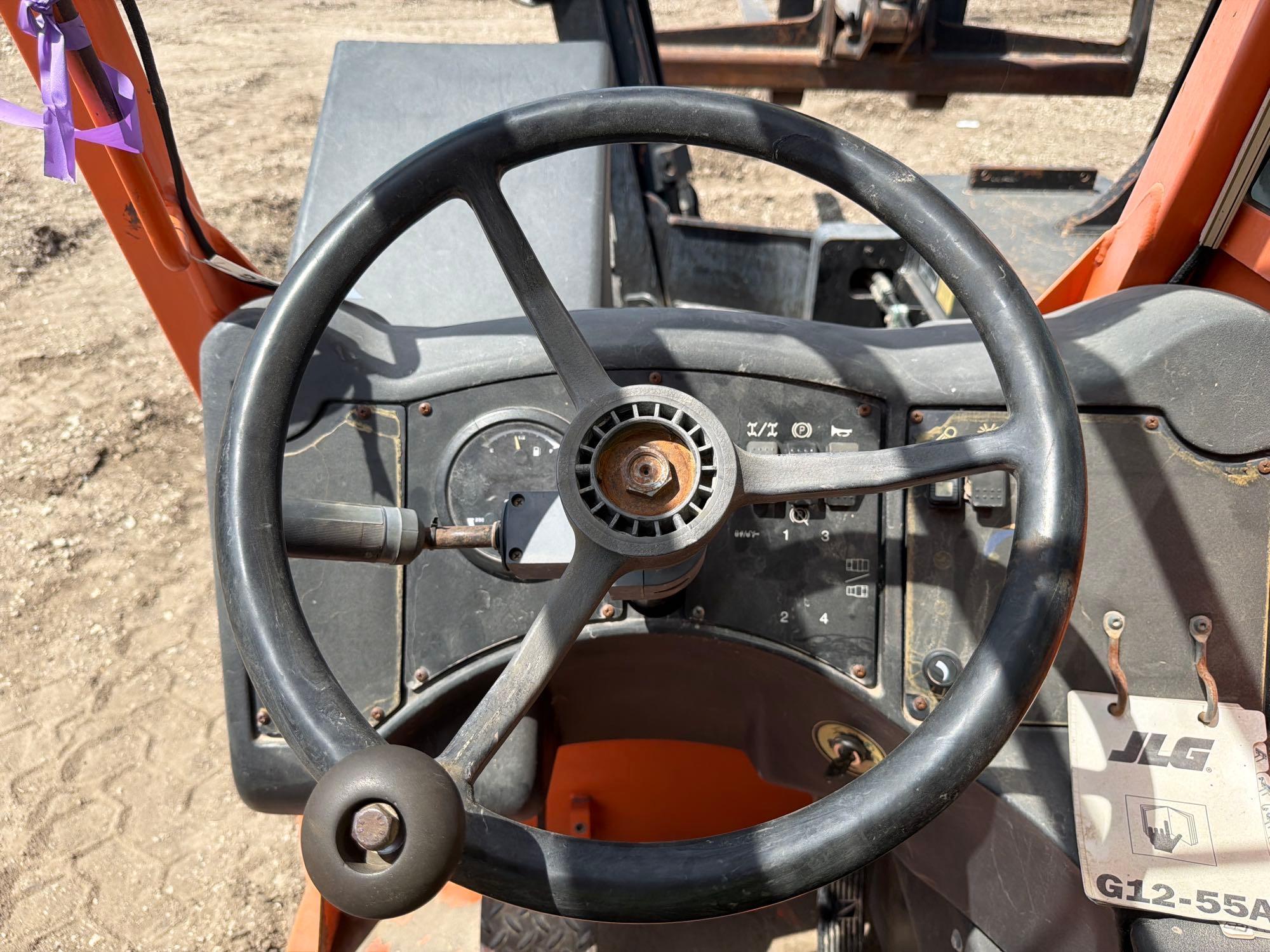 2013 JLG G12-55A