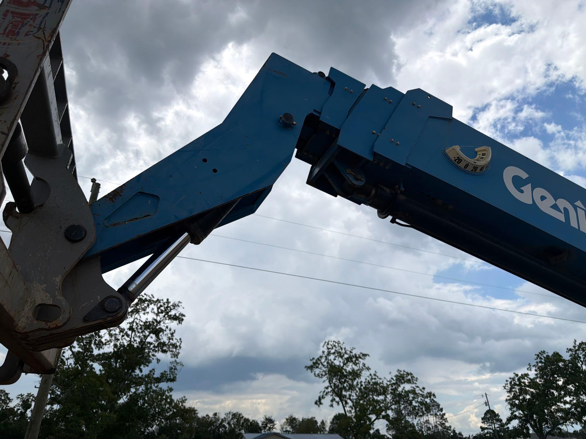 2014 Genie GTH1056