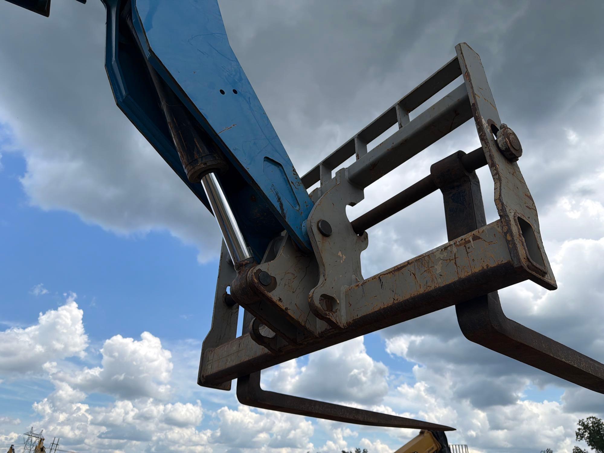 2014 Genie GTH1056