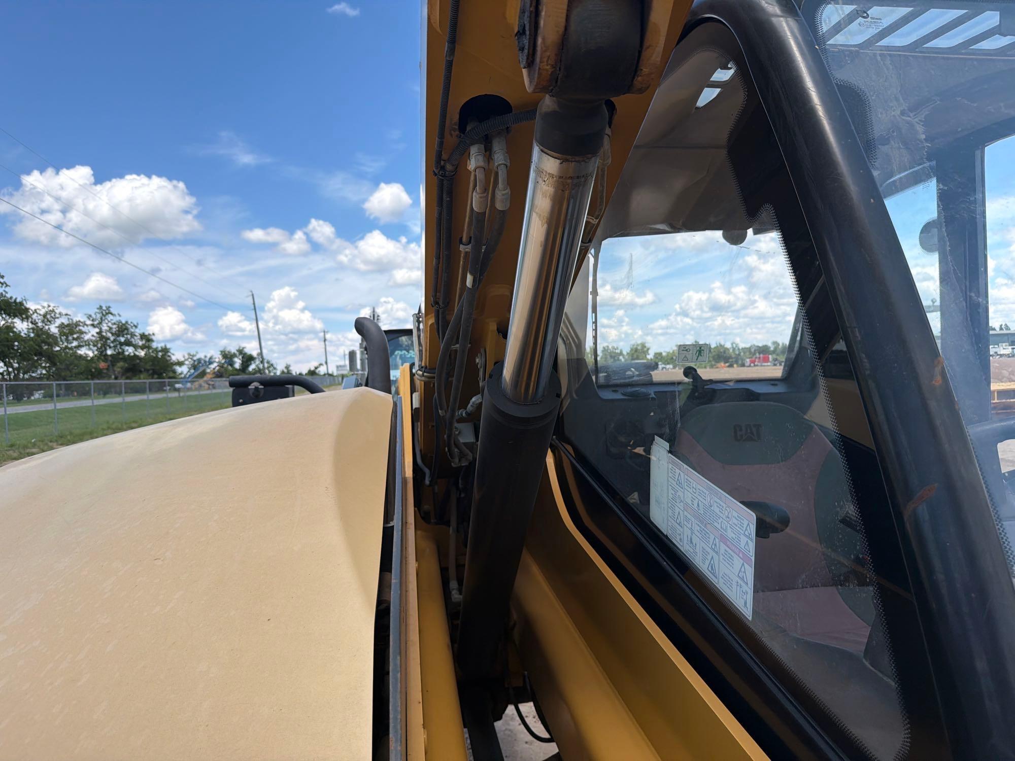 2014 Caterpillar TH407C