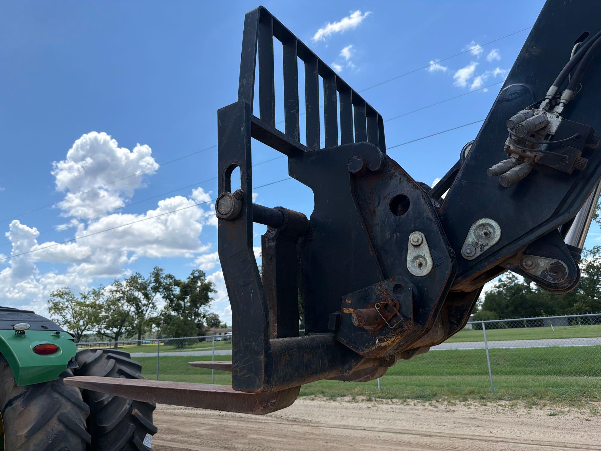 2014 Caterpillar TH407C