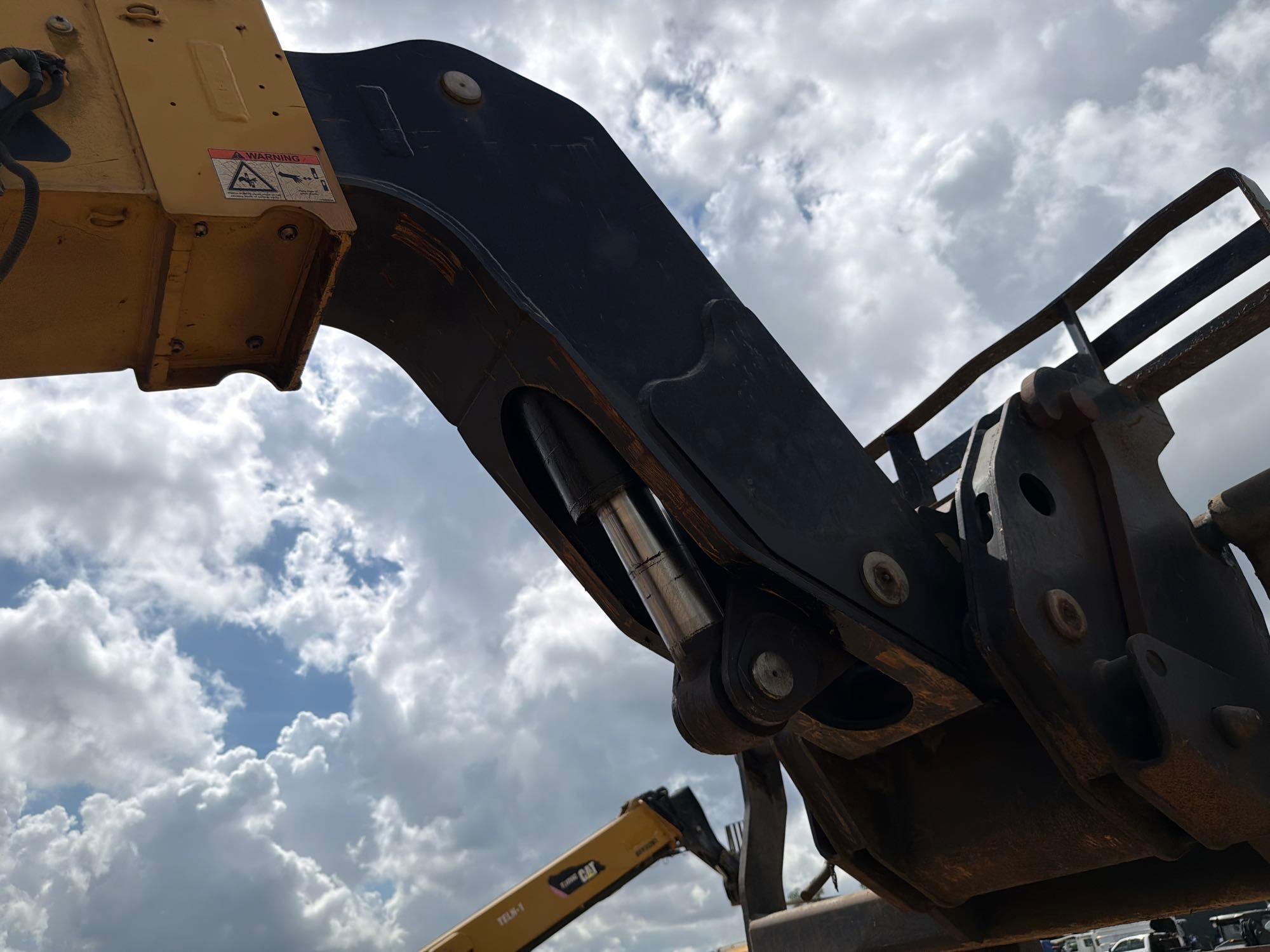 2014 Caterpillar TH407C