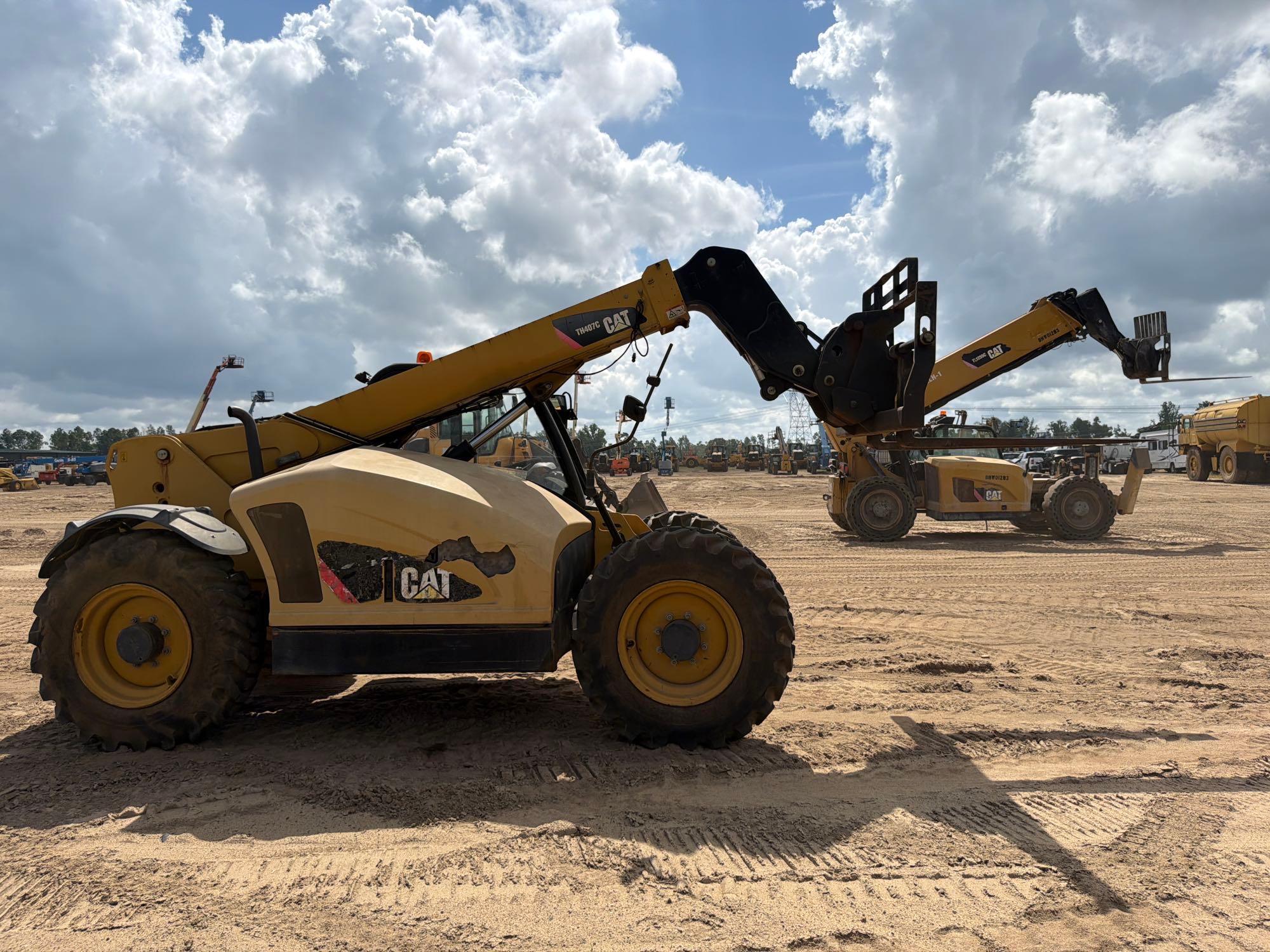 2014 Caterpillar TH407C