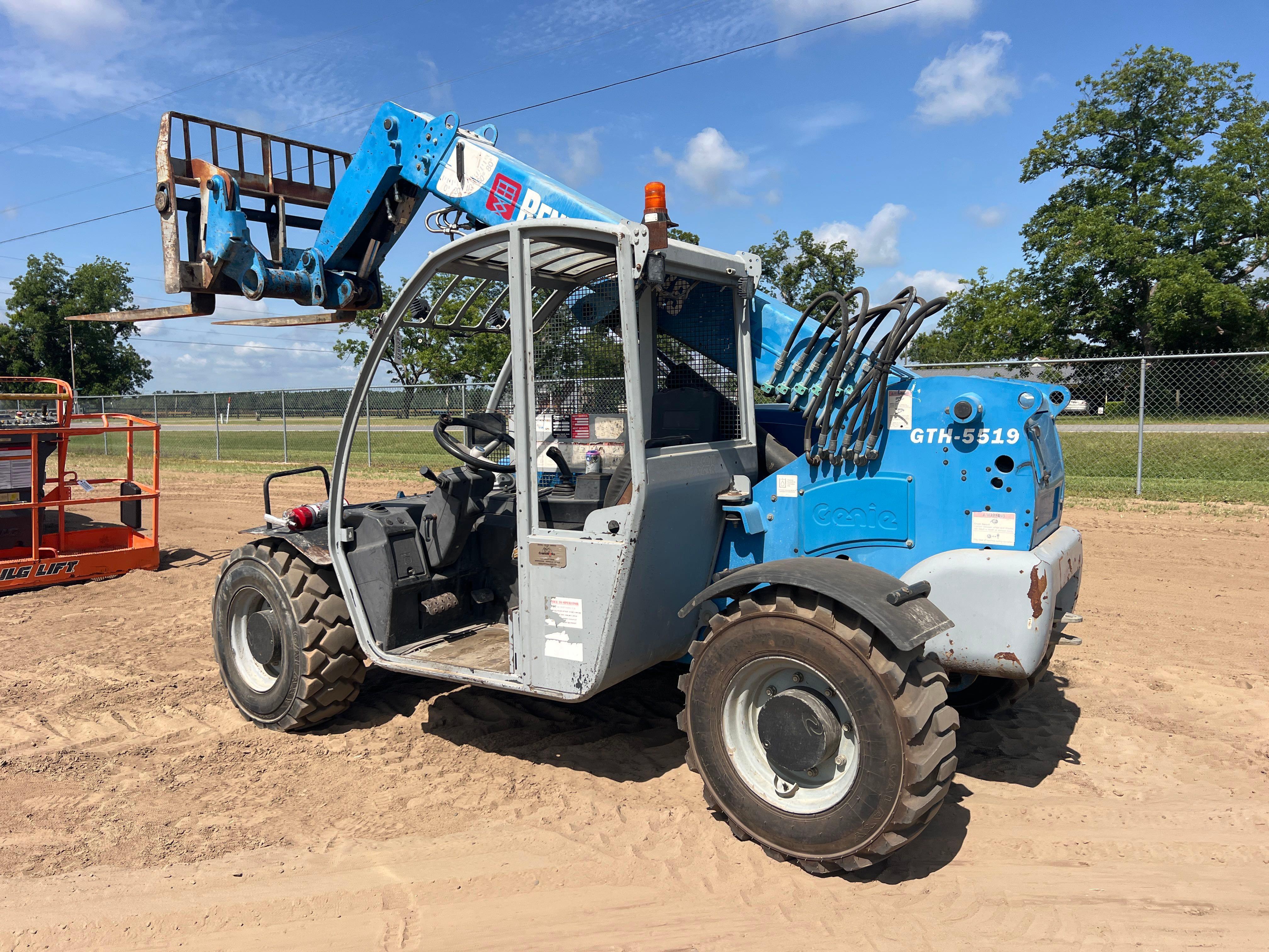 2013 Genie GTH-5519S
