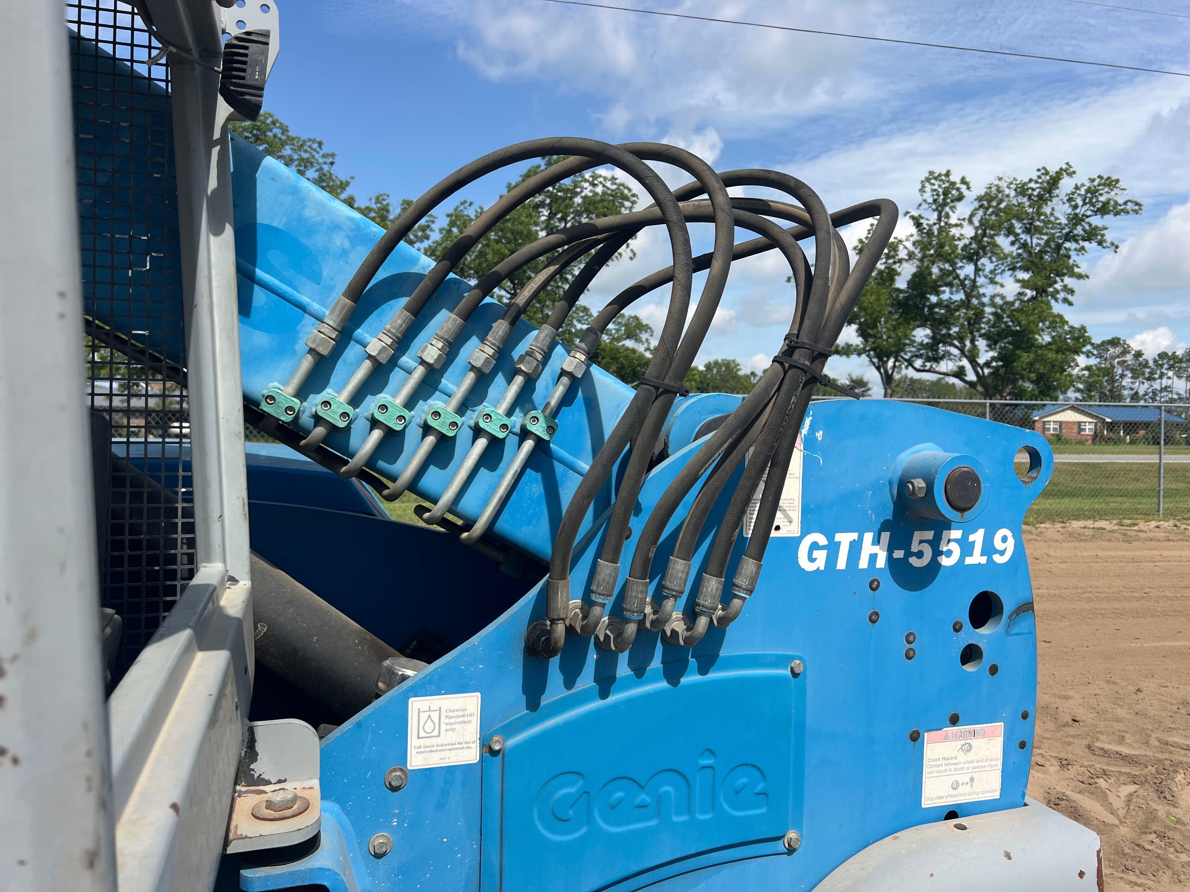 2013 Genie GTH-5519S