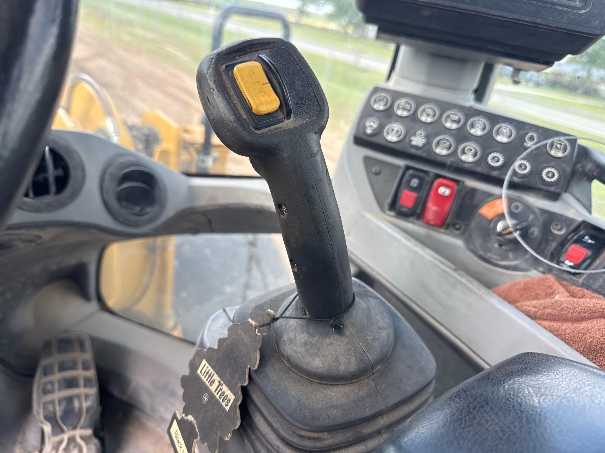 2022 Caterpillar 938M