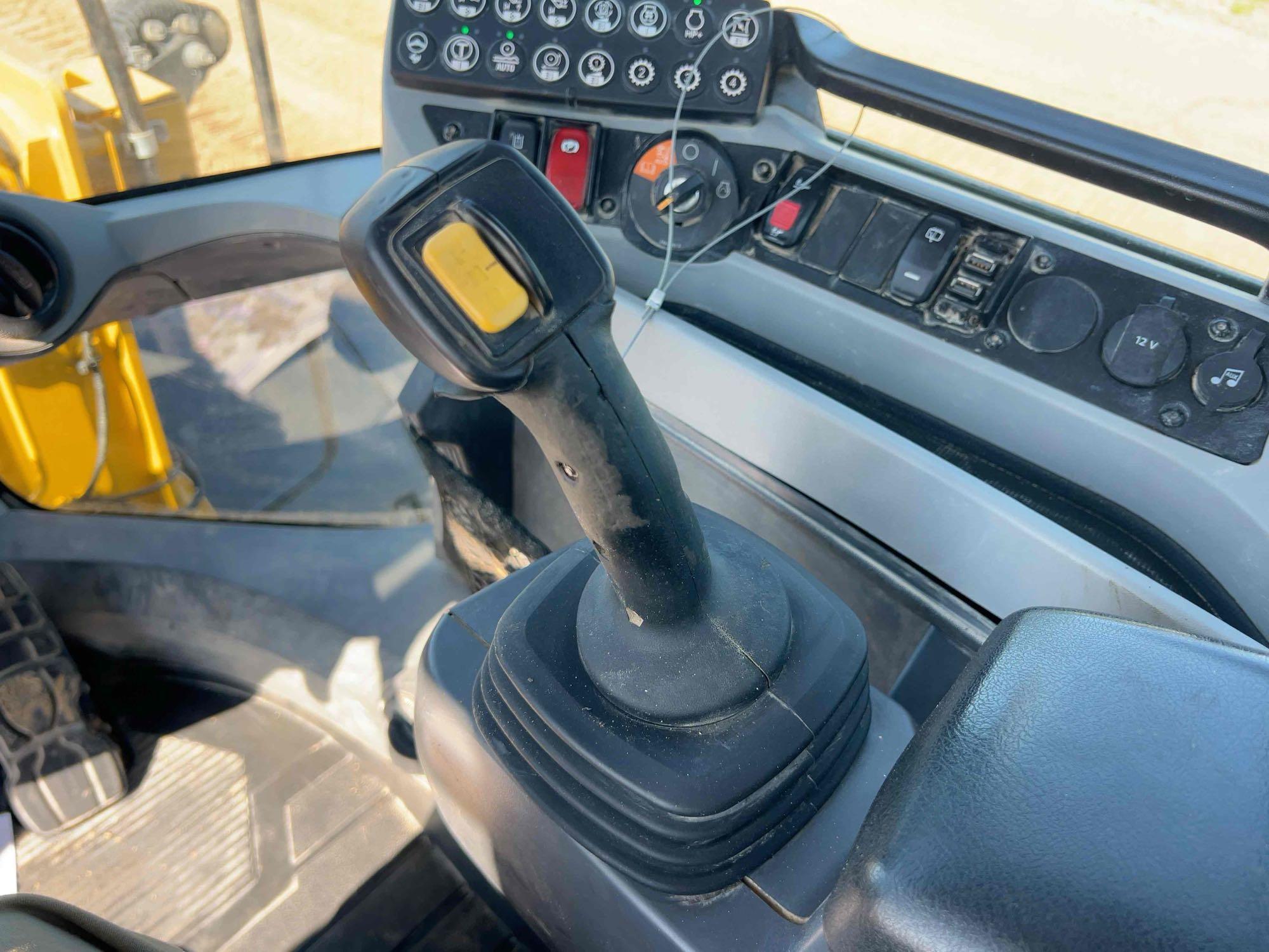 2022 Caterpillar 938M