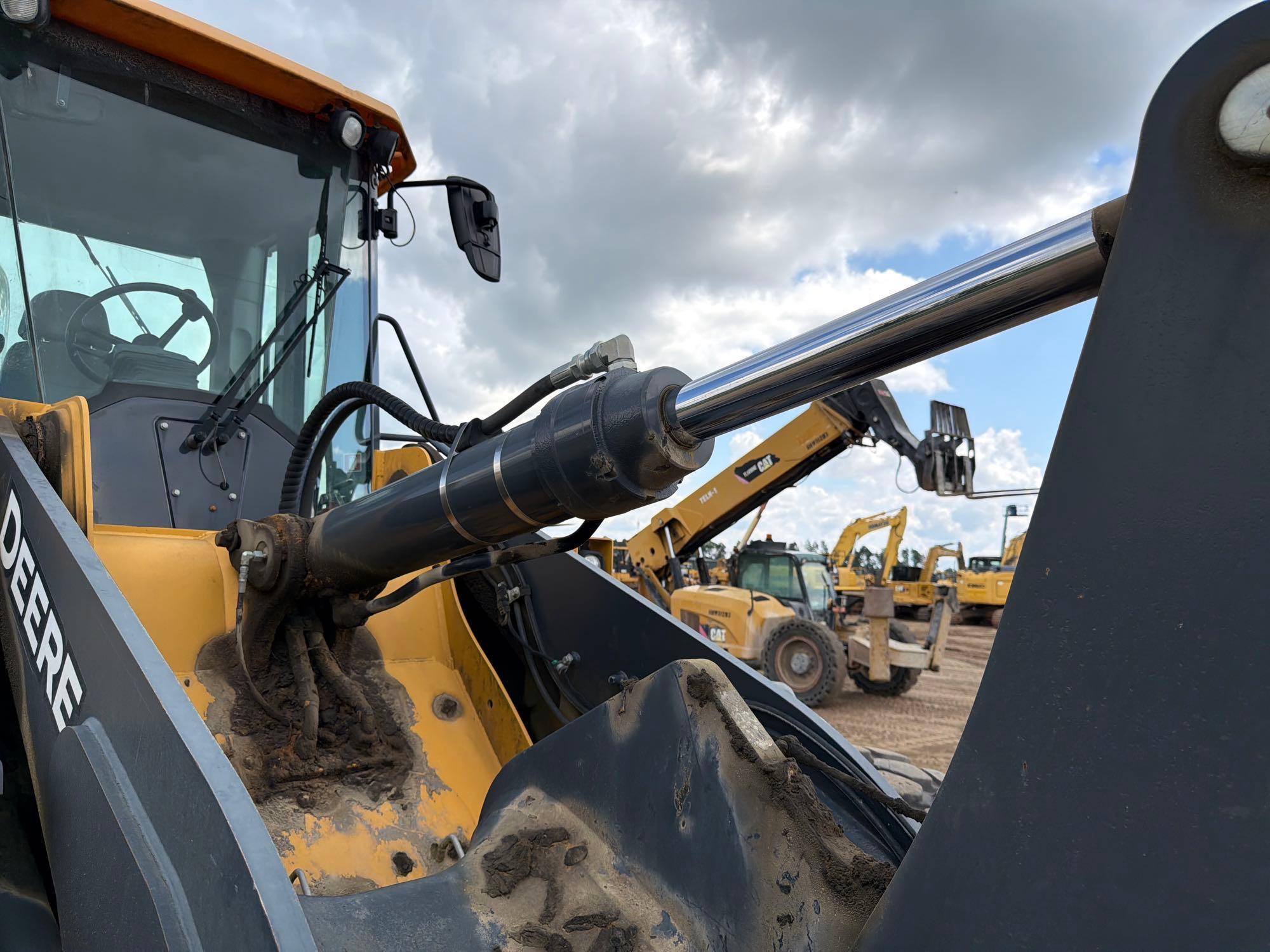 2019 John Deere 544VS-M