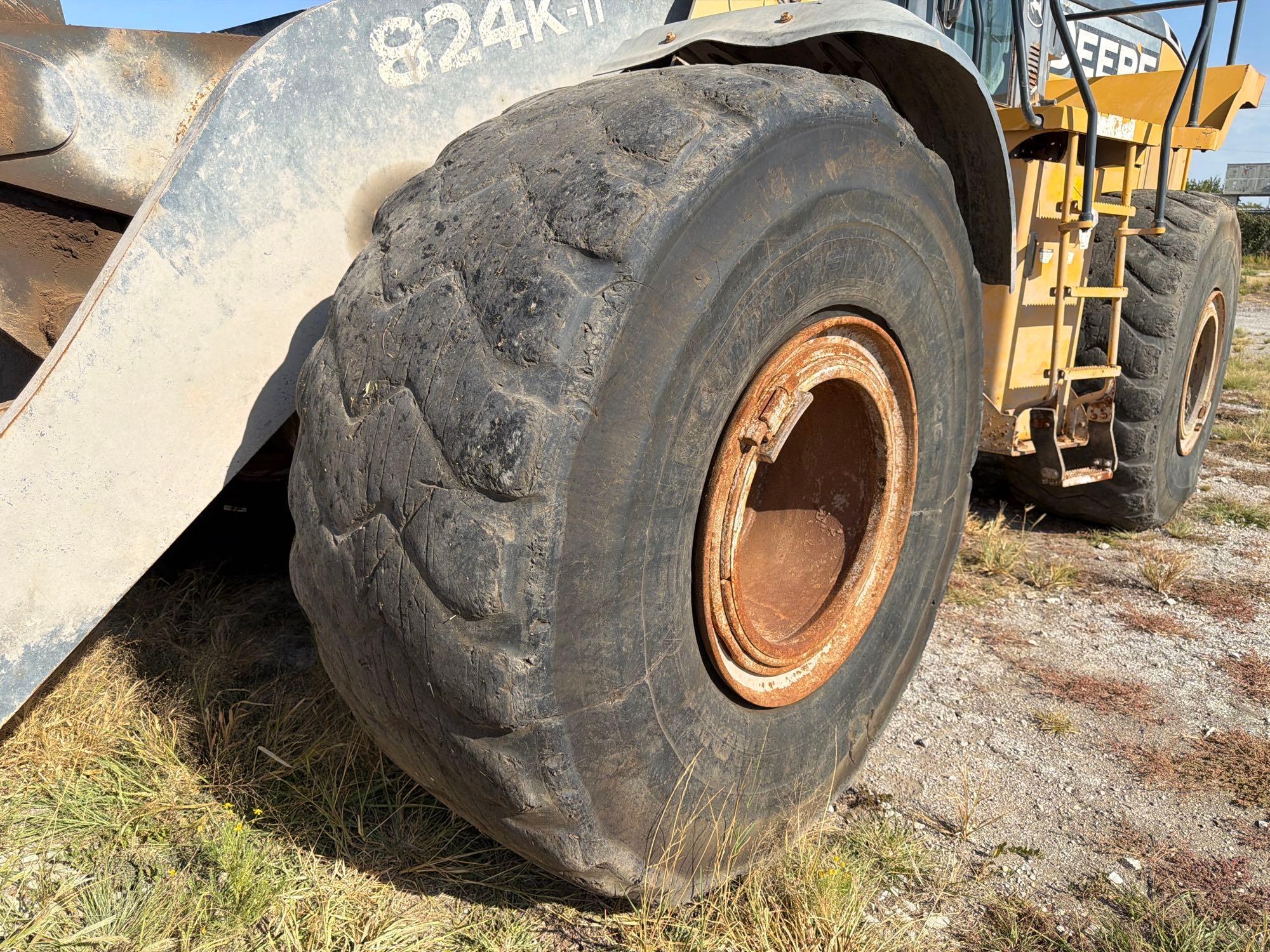 2016 John Deere 824K