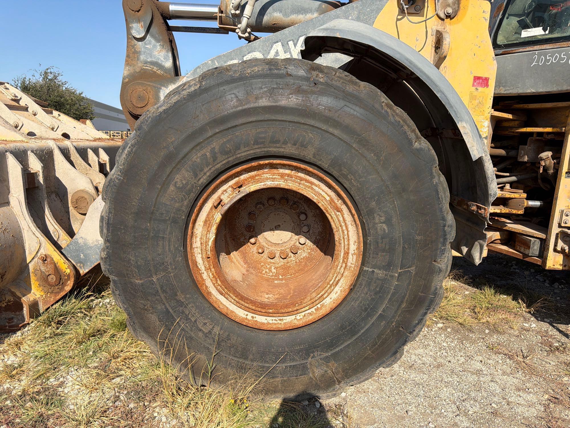 2016 John Deere 824K