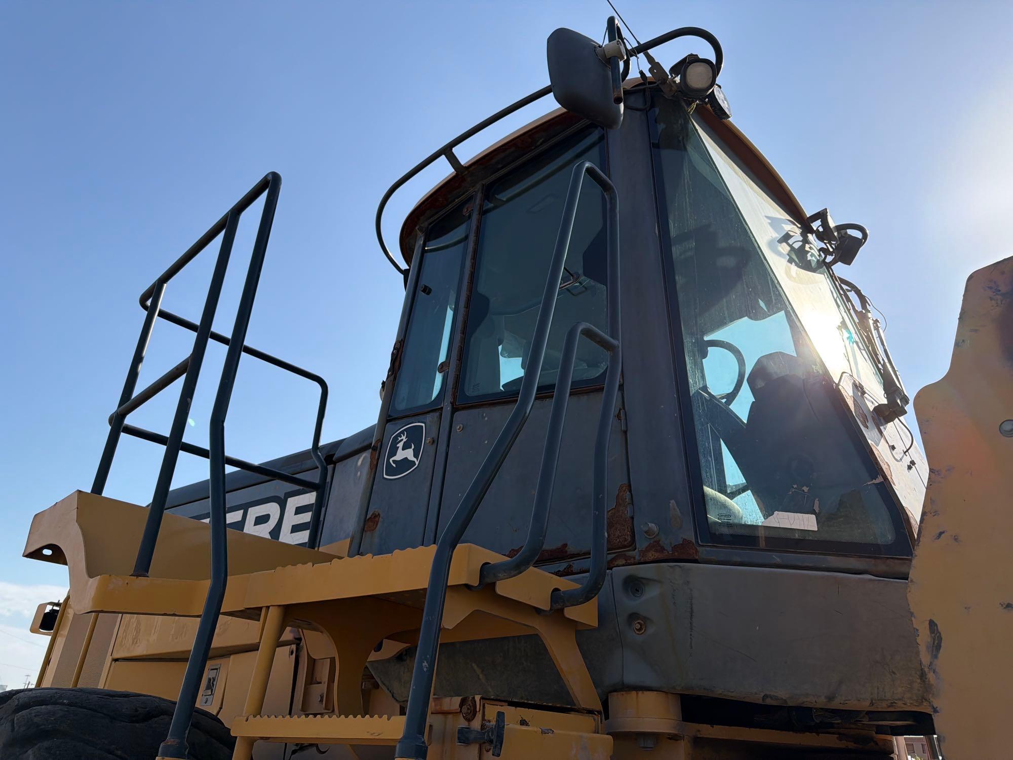 2016 John Deere 824K
