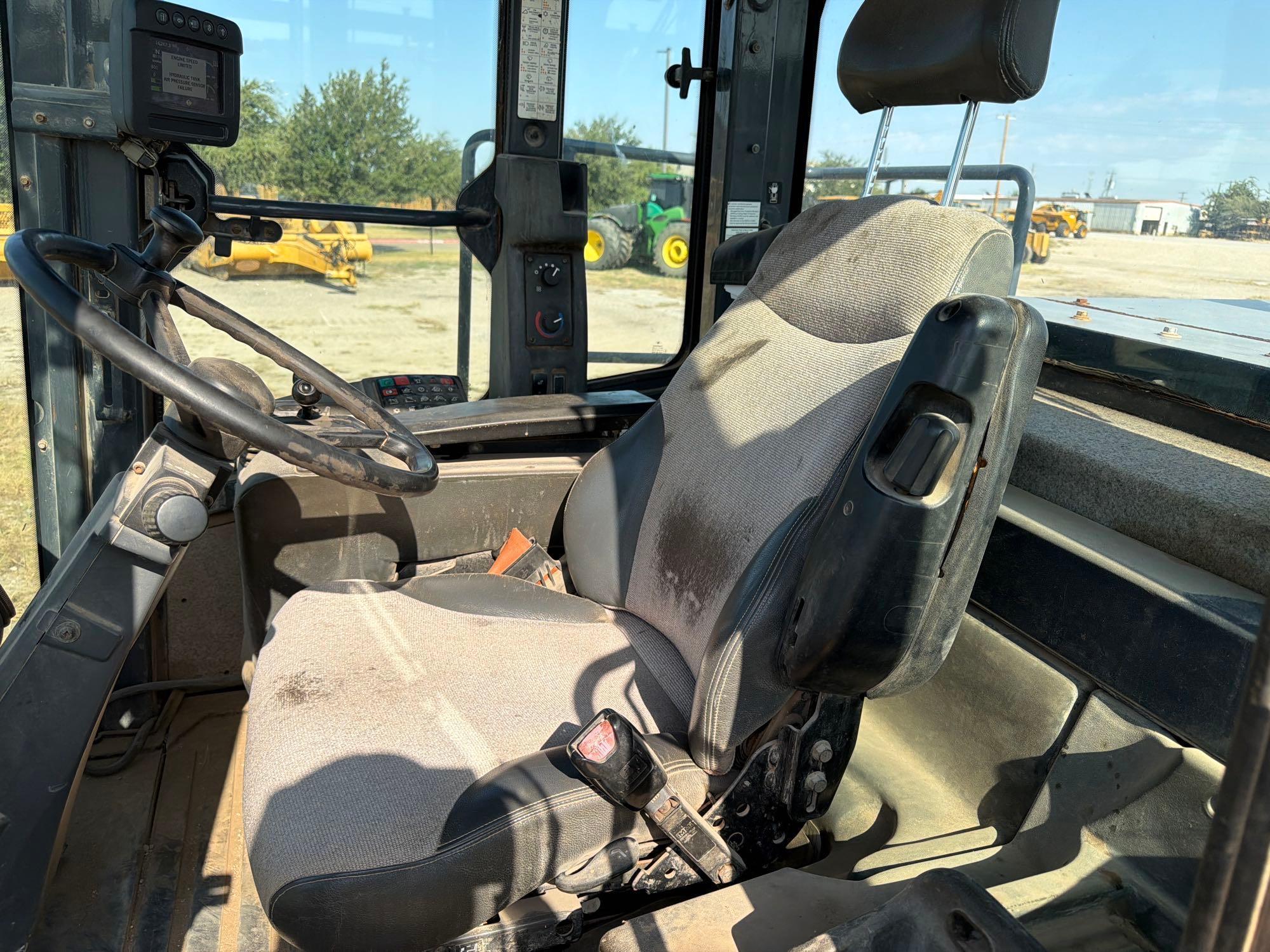 2016 John Deere 824K