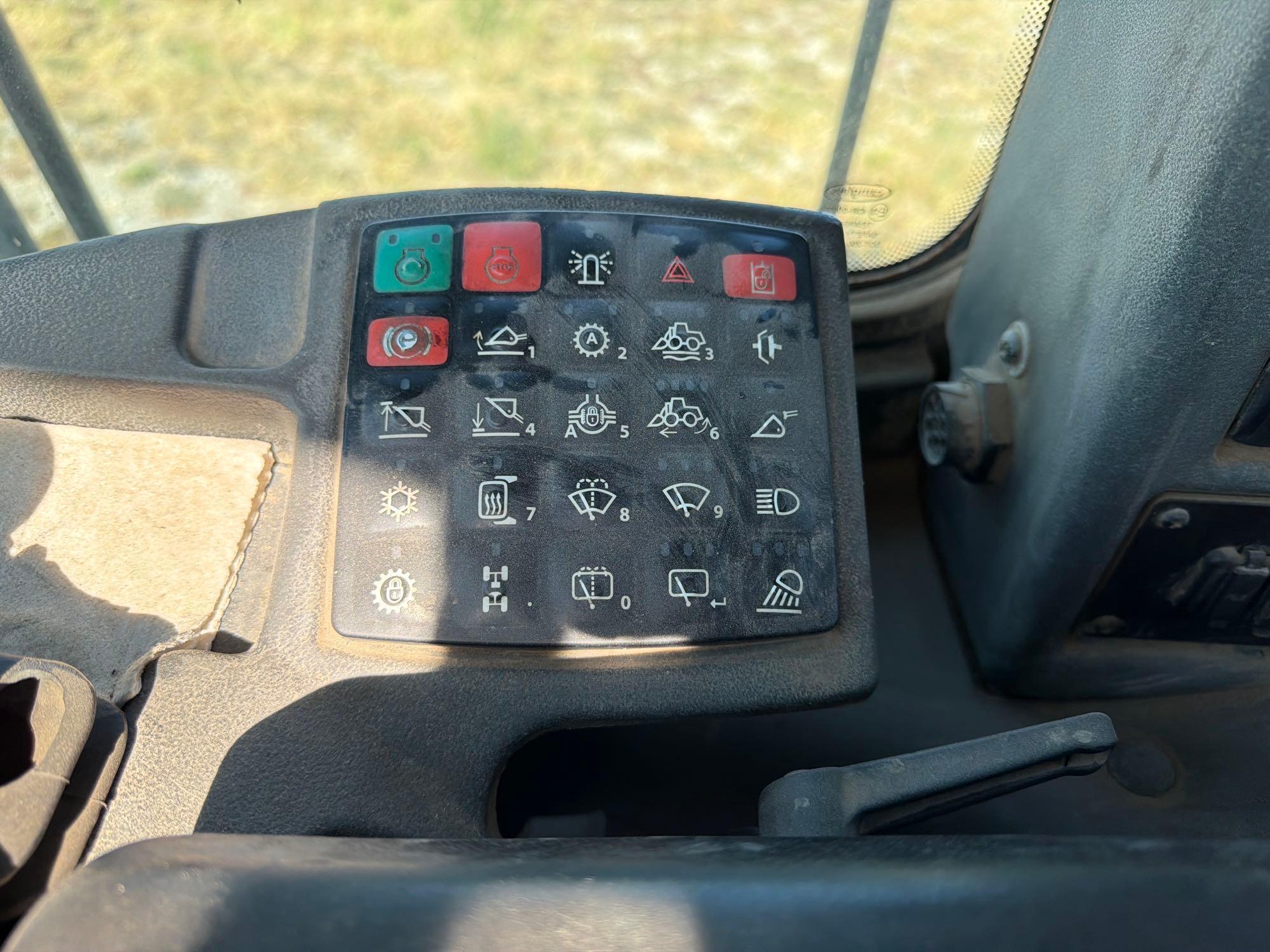 2016 John Deere 824K