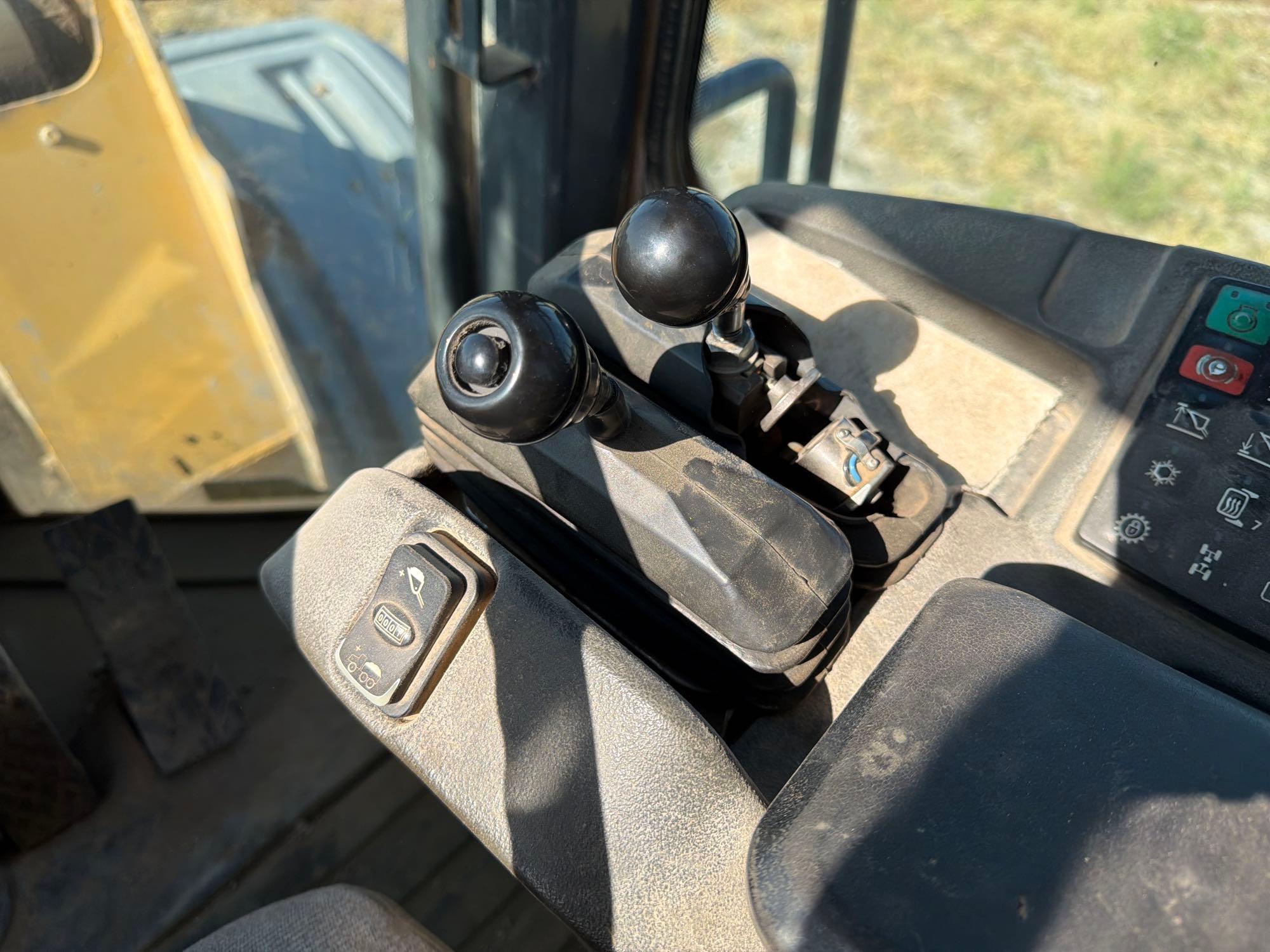 2016 John Deere 824K
