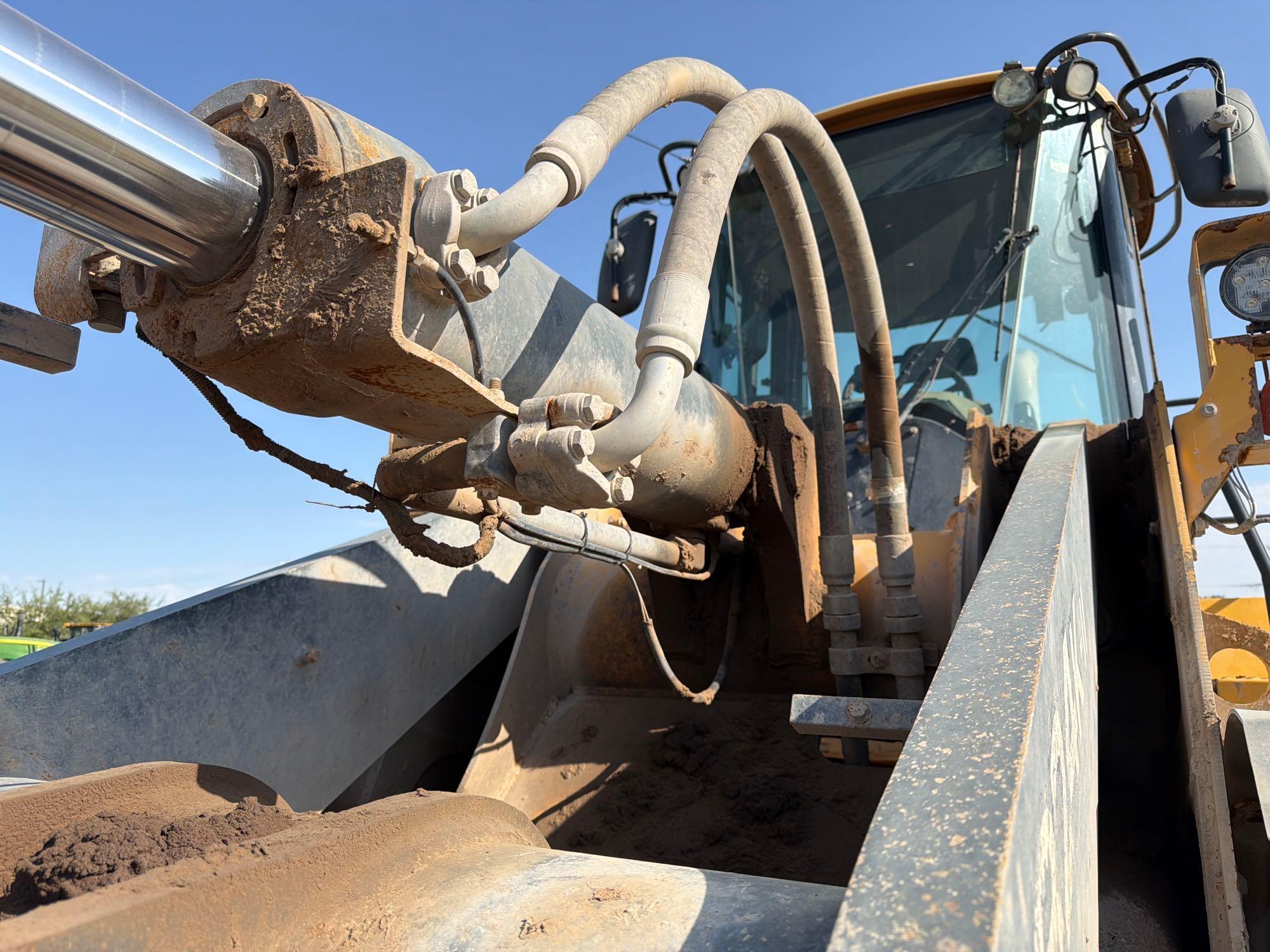 2016 John Deere 824K