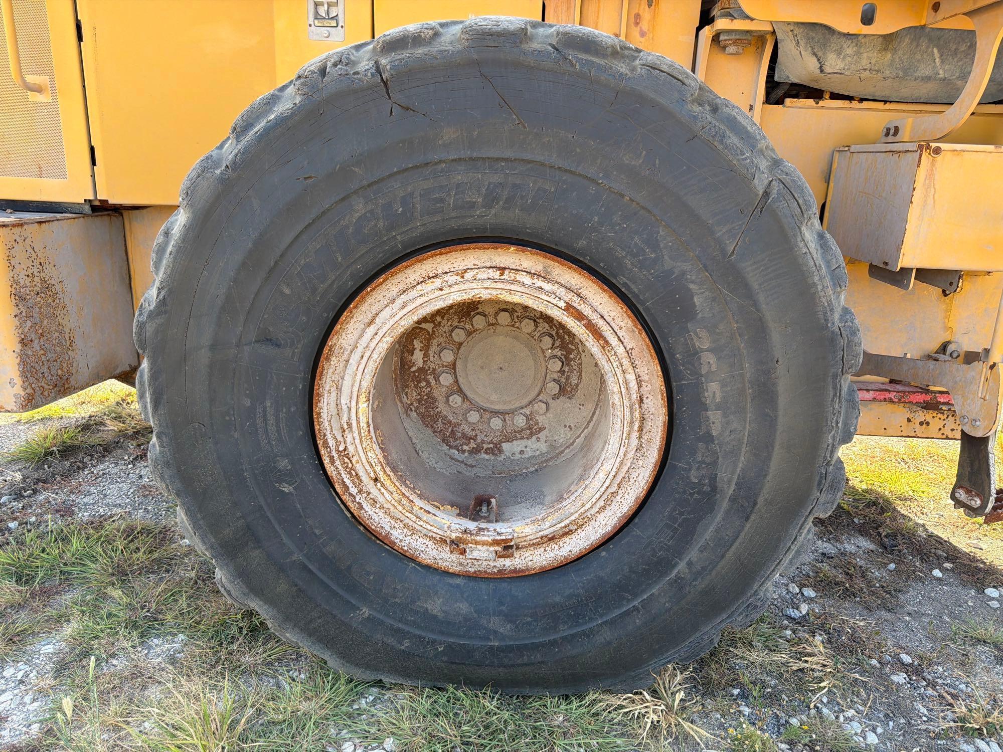 2016 John Deere 824K