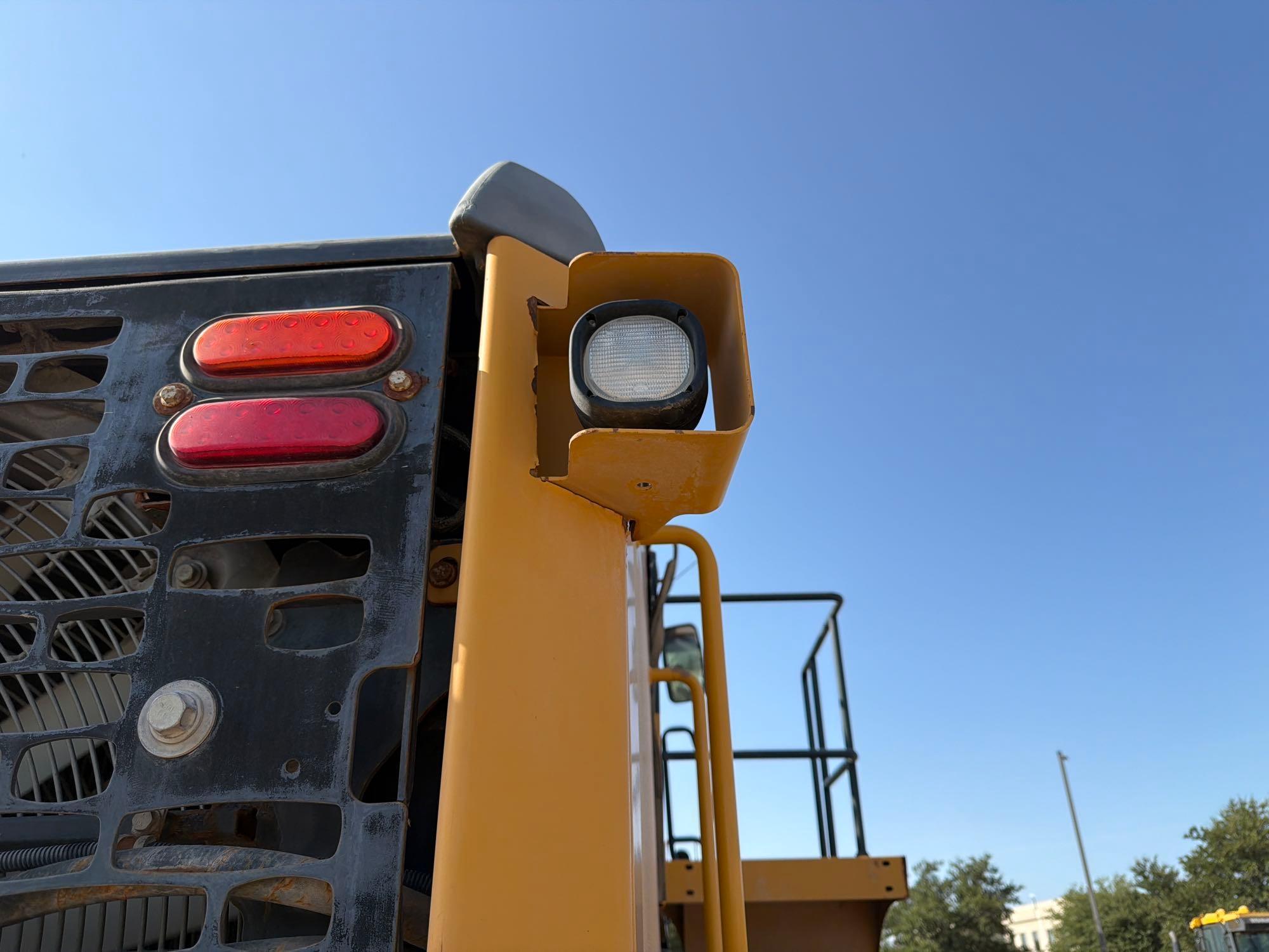 2016 John Deere 824K