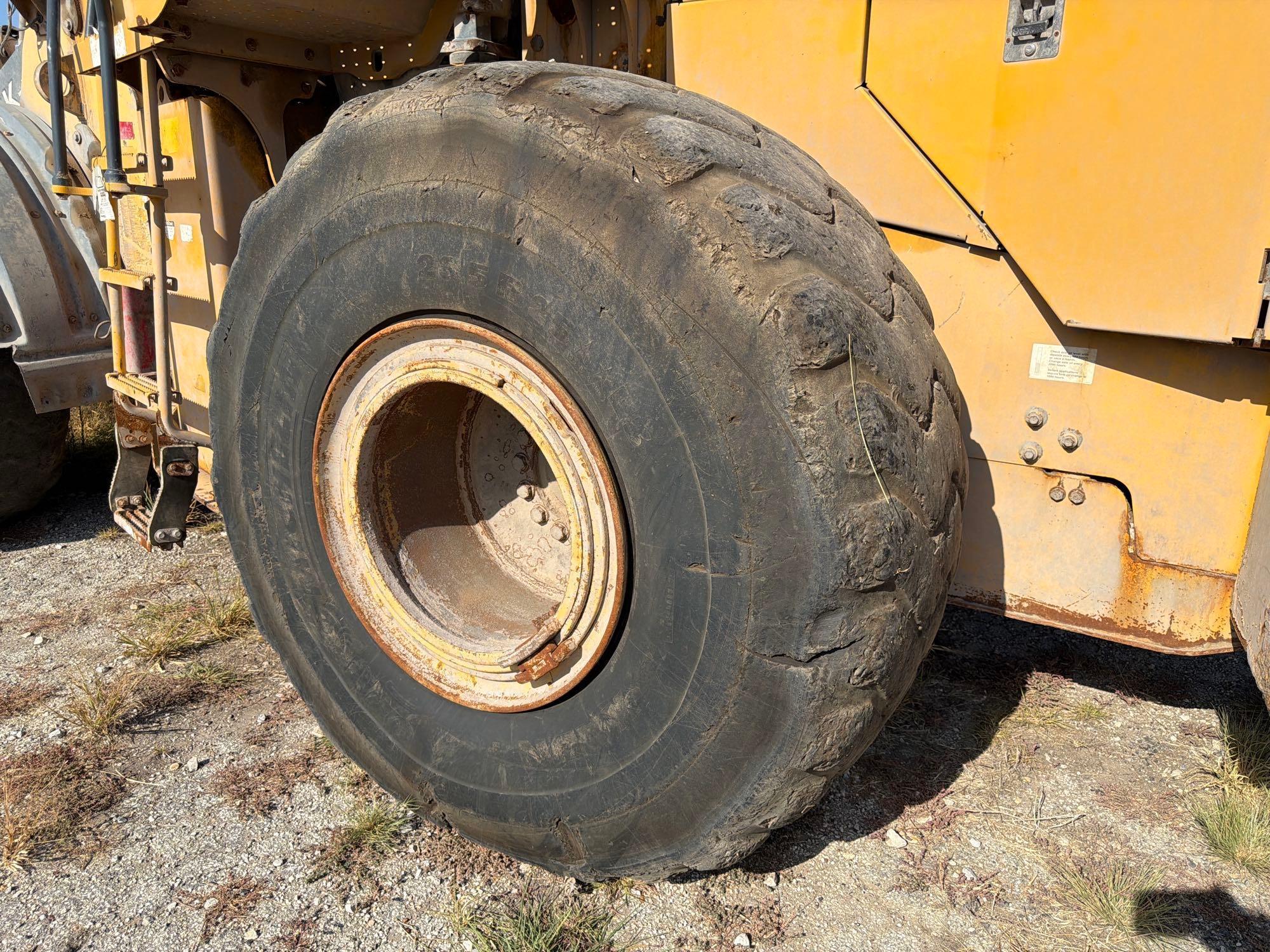 2016 John Deere 824K