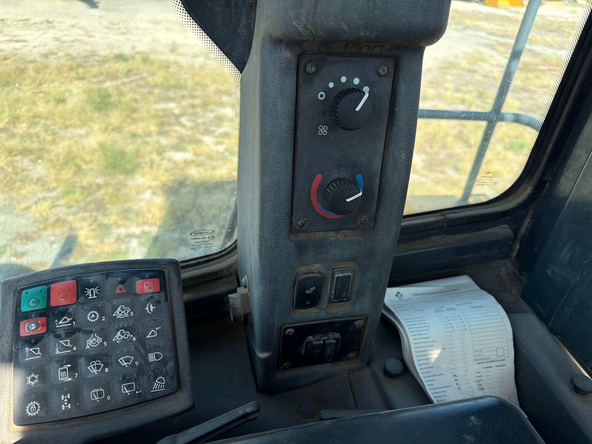 2016 John Deere 824K