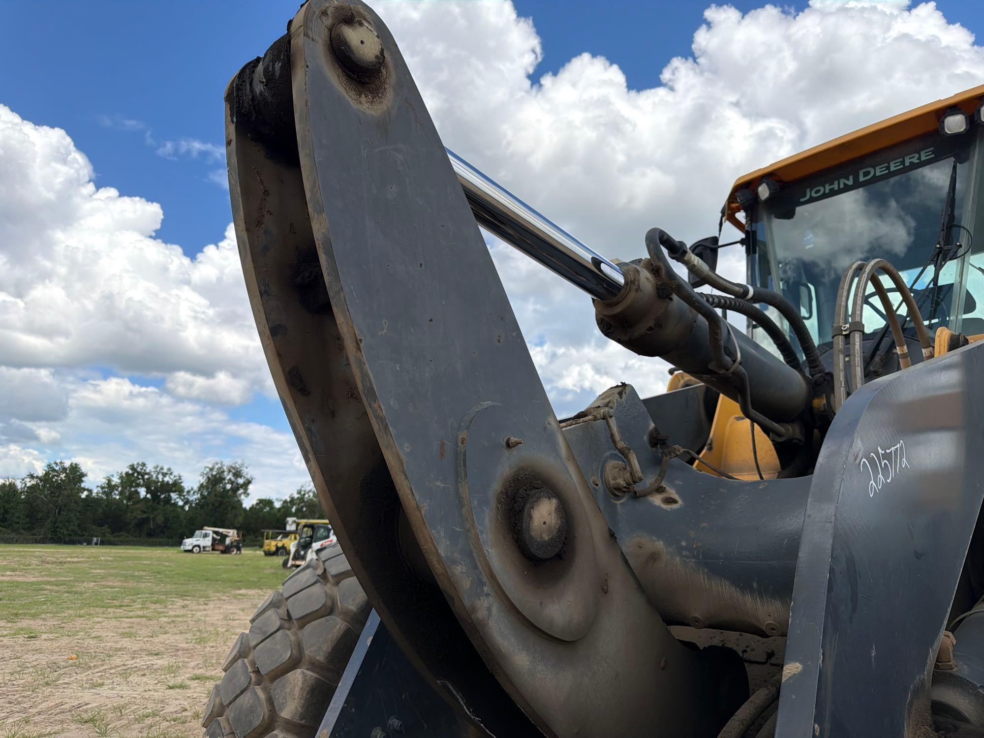 2021 John Deere 724