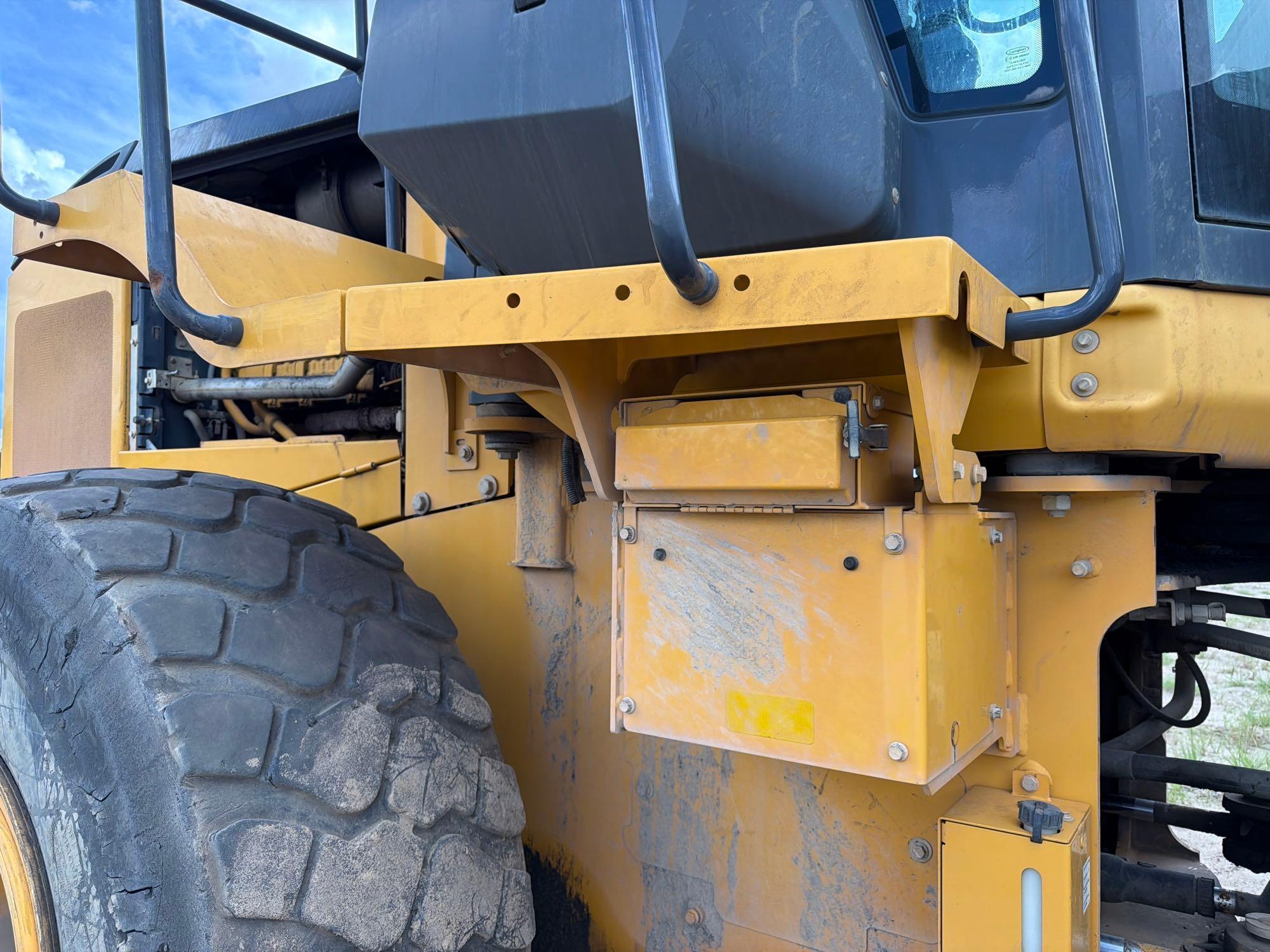 2021 John Deere 724