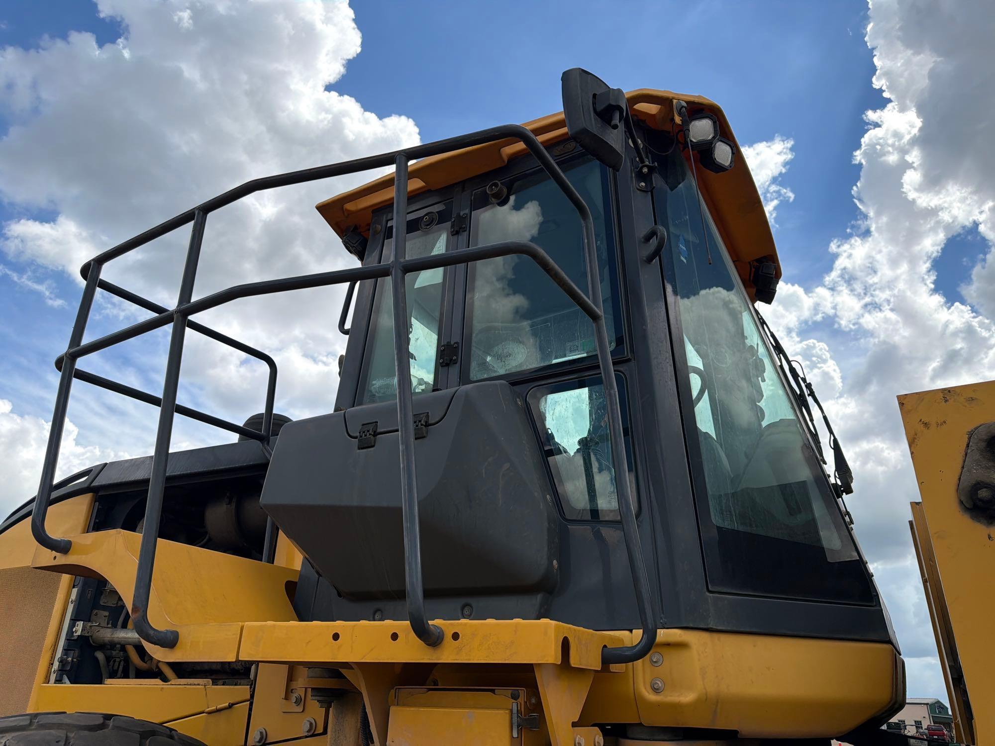 2021 John Deere 724