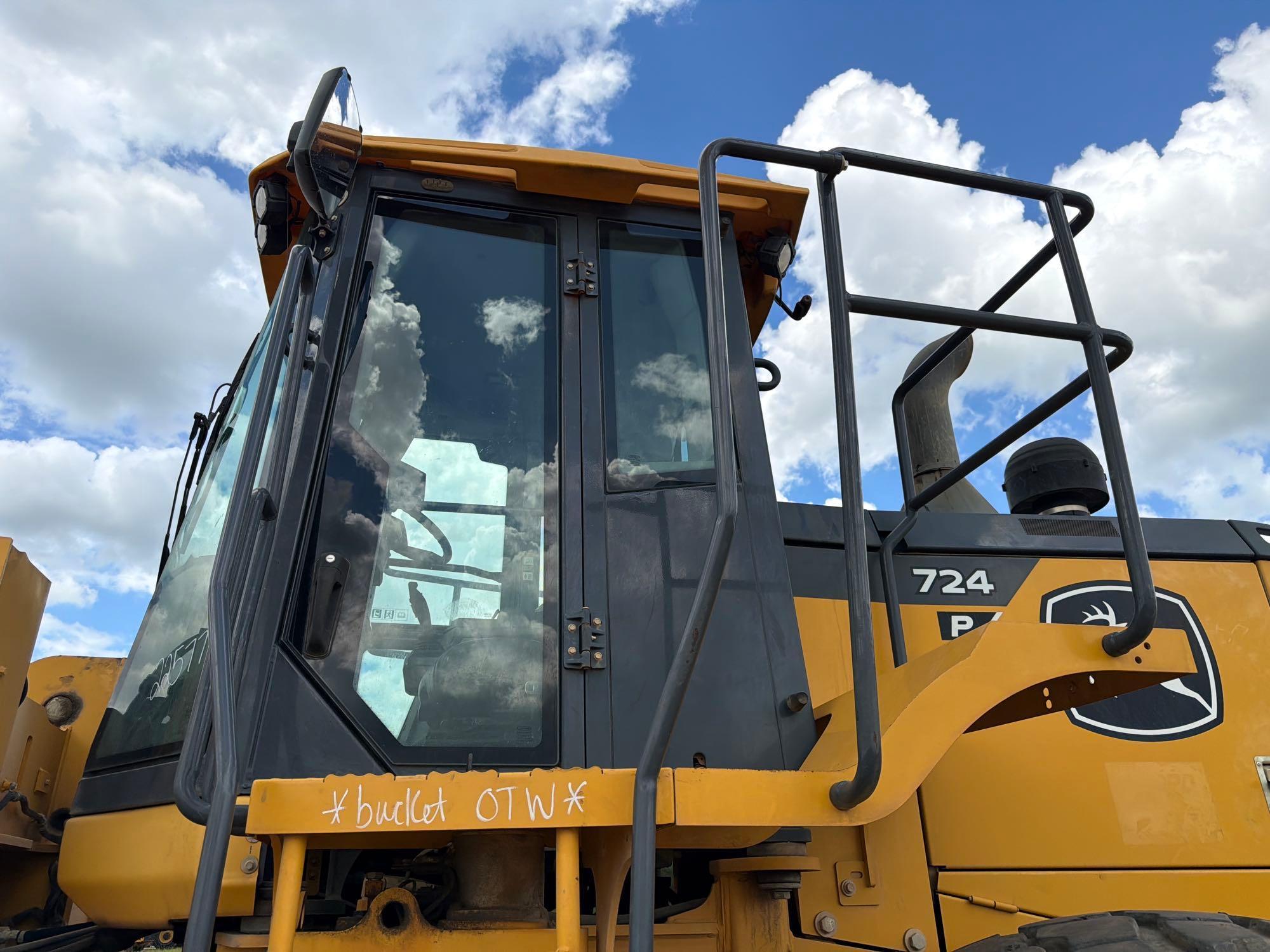 2021 John Deere 724