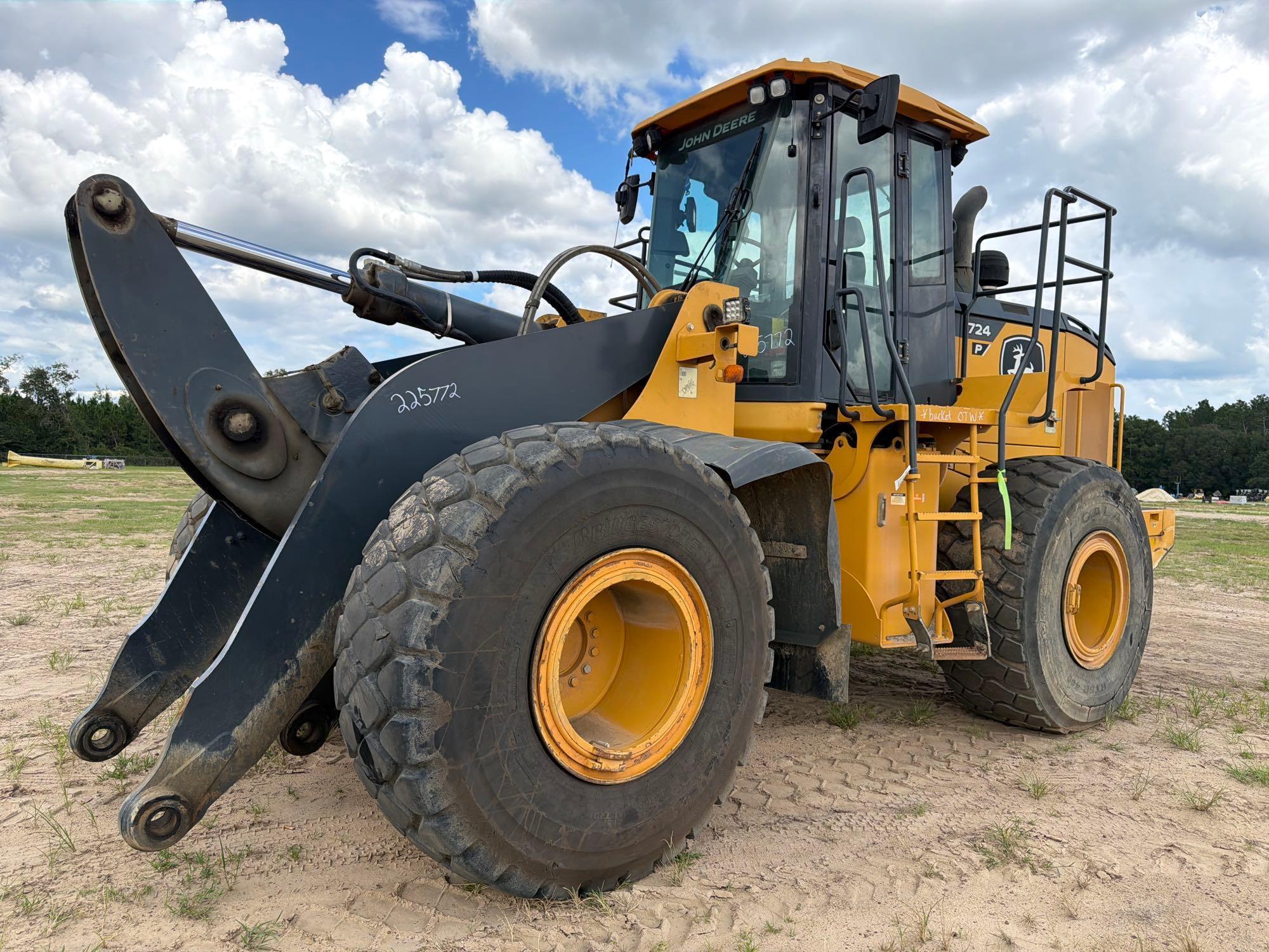 2021 John Deere 724